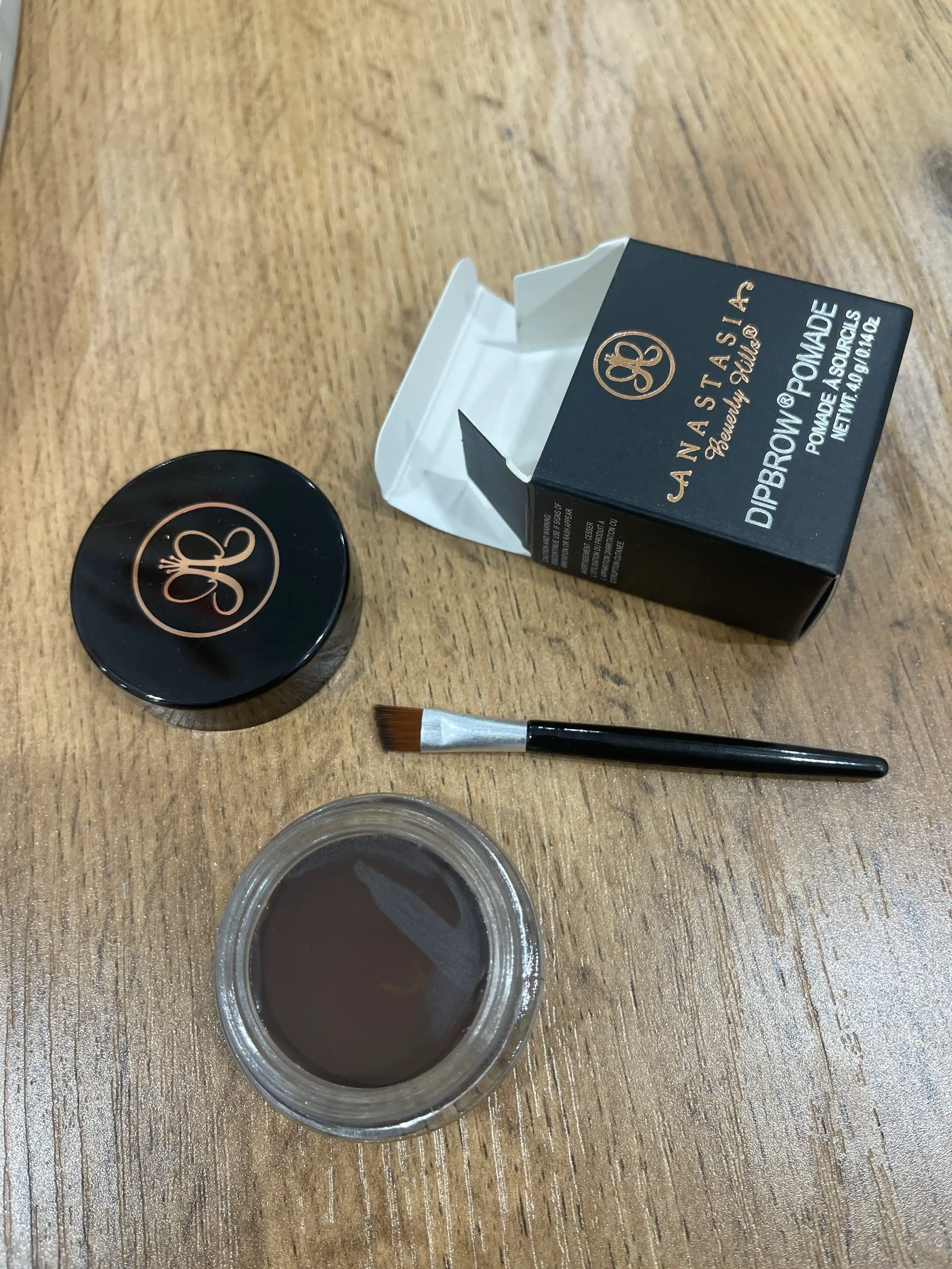 Qoshlar uchun bo'yoq geli Anastasia Beverly Hills Dipbrow Pomade, 4 gr + bonusiga cho'tka