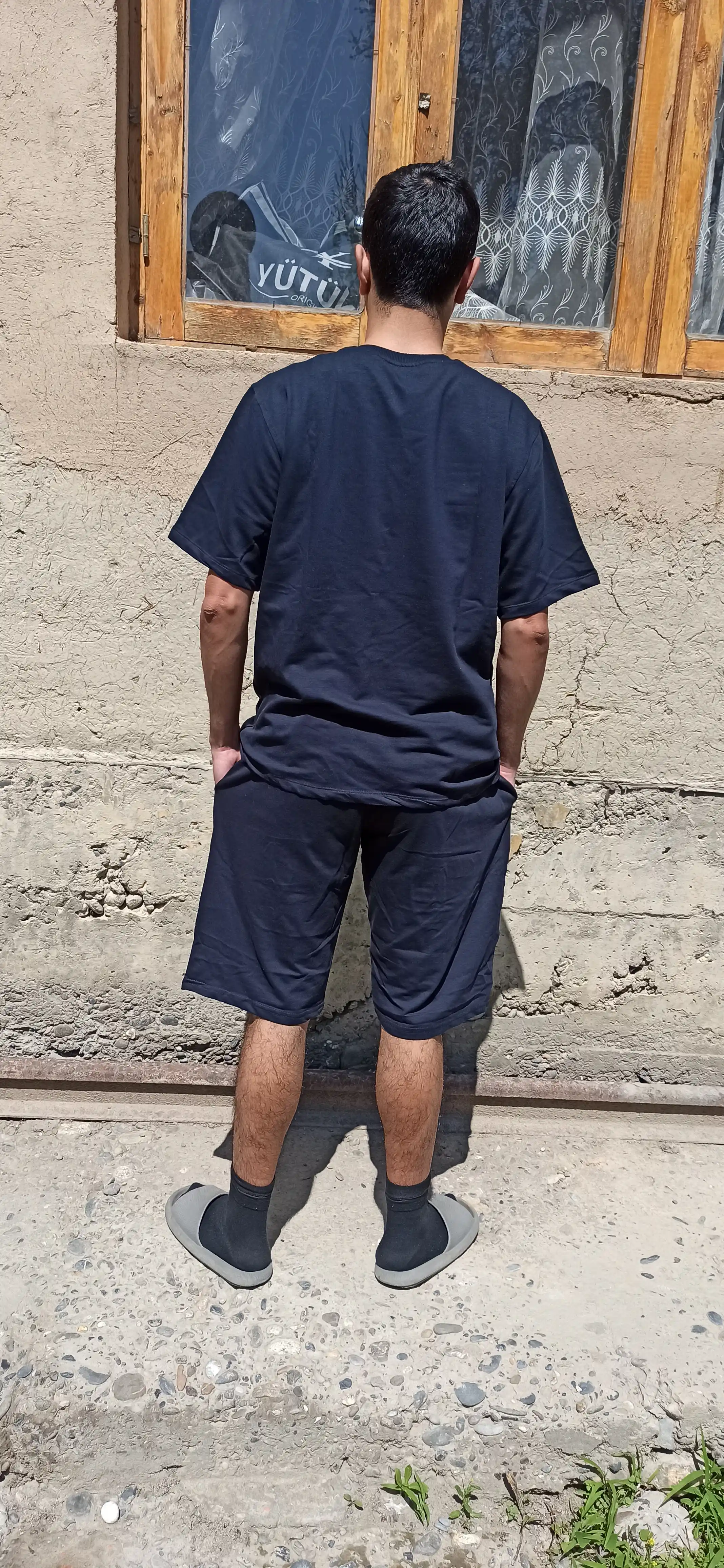 Erkaklar uchun yozgi sport kostyumi, futbolka va shortik, komplekt dvoyka