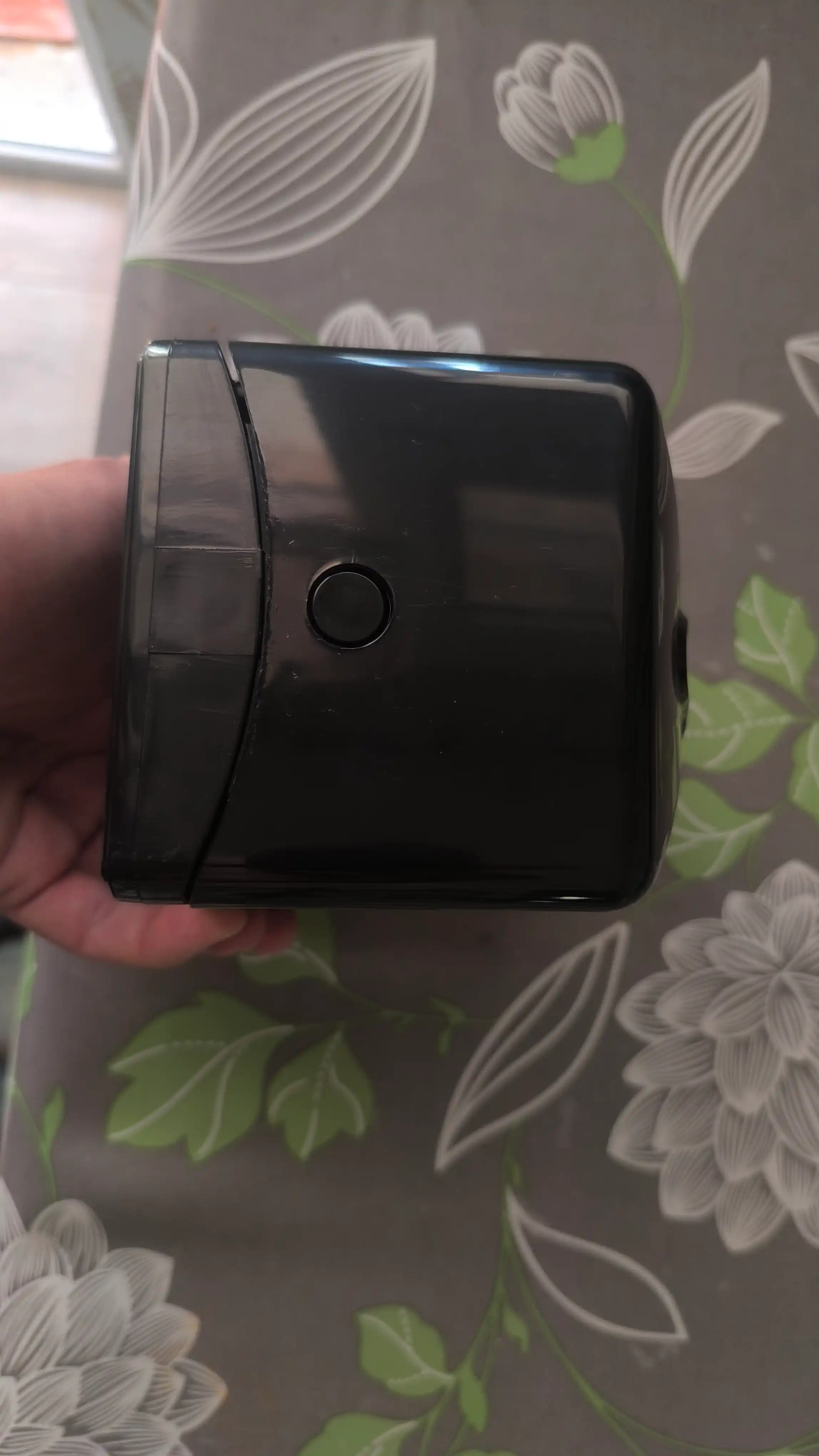 Elma Z, V va L salfetkalari uchun dispenser, salfetka ushlagich