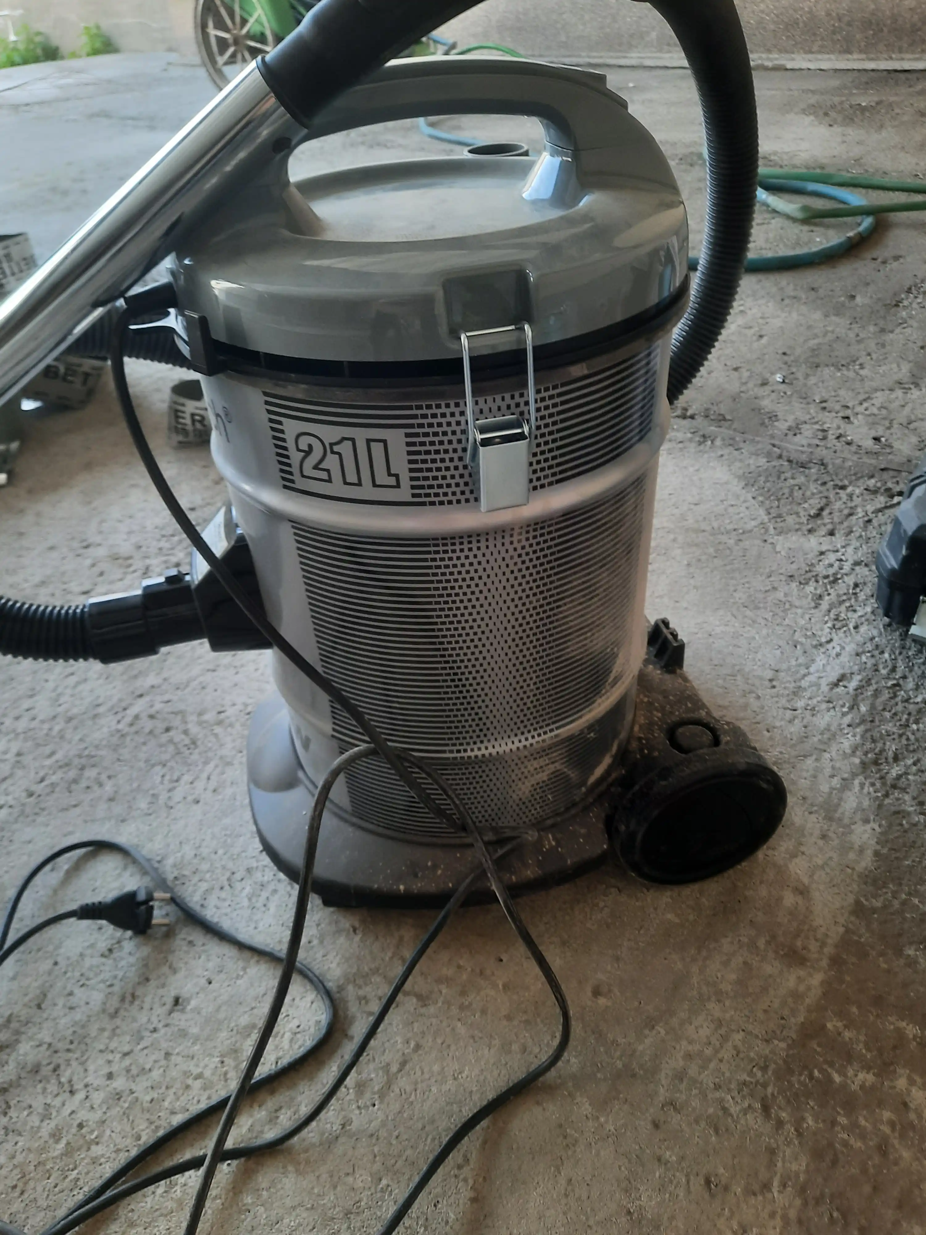 Барабанный пылесос BD-K2120PG, 2000 Вт, сухая уборка, ведро 21 л, Made in China