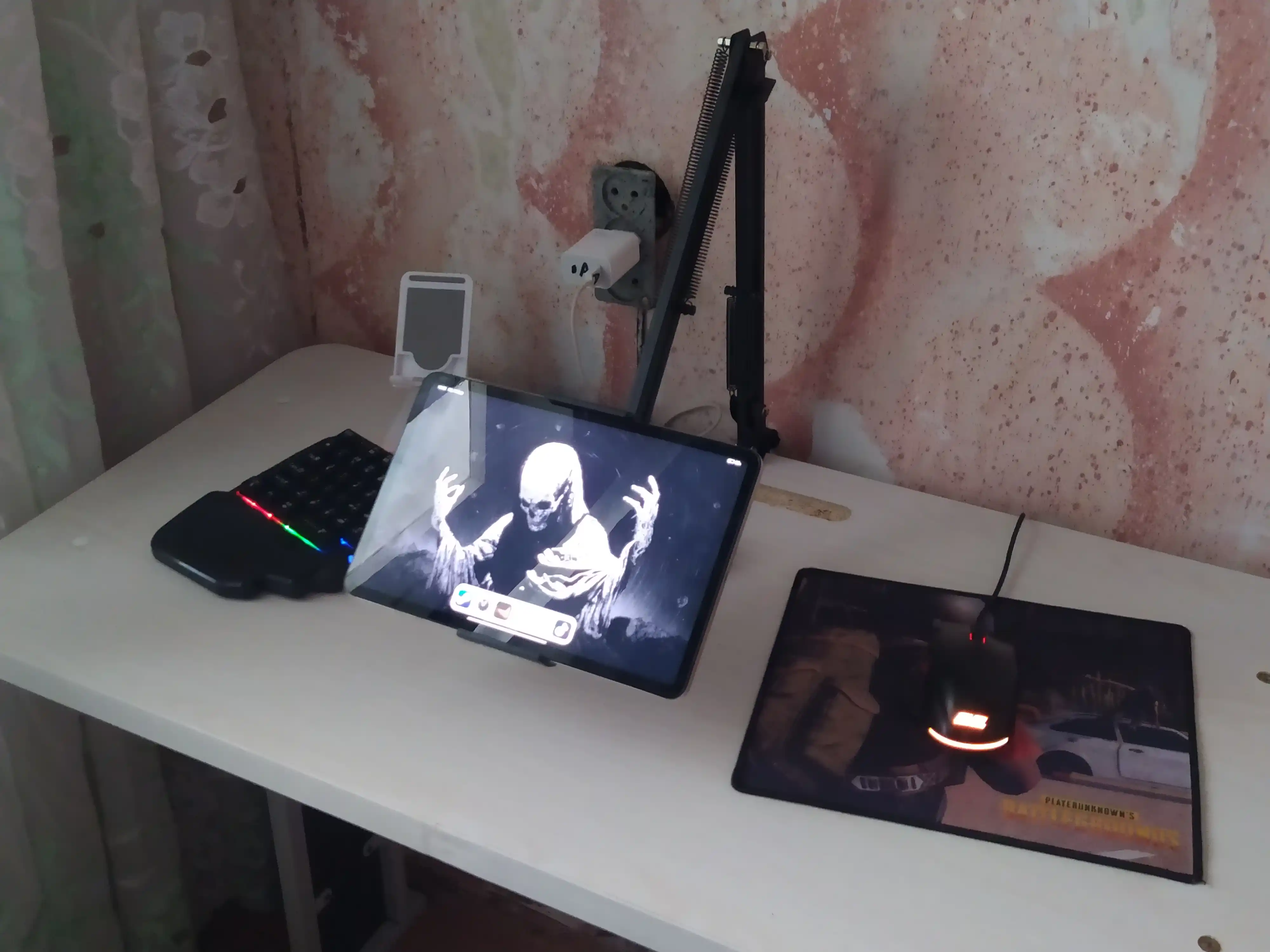 Telefon va planshet ushlagich