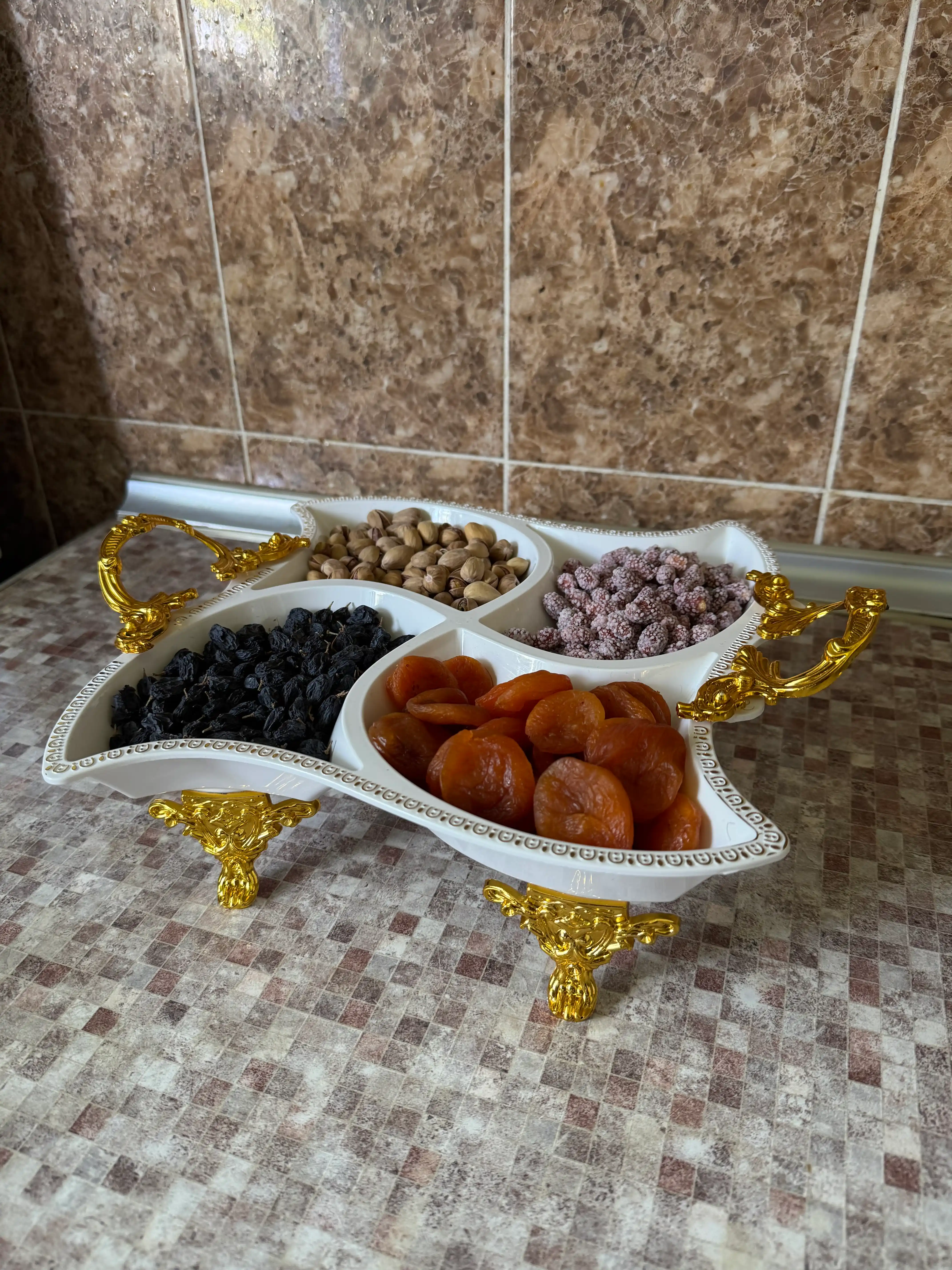Menajnitsa Yong'oq va quruq mevalar uchun 4 bo'lmali dekorativ idish 2 dona