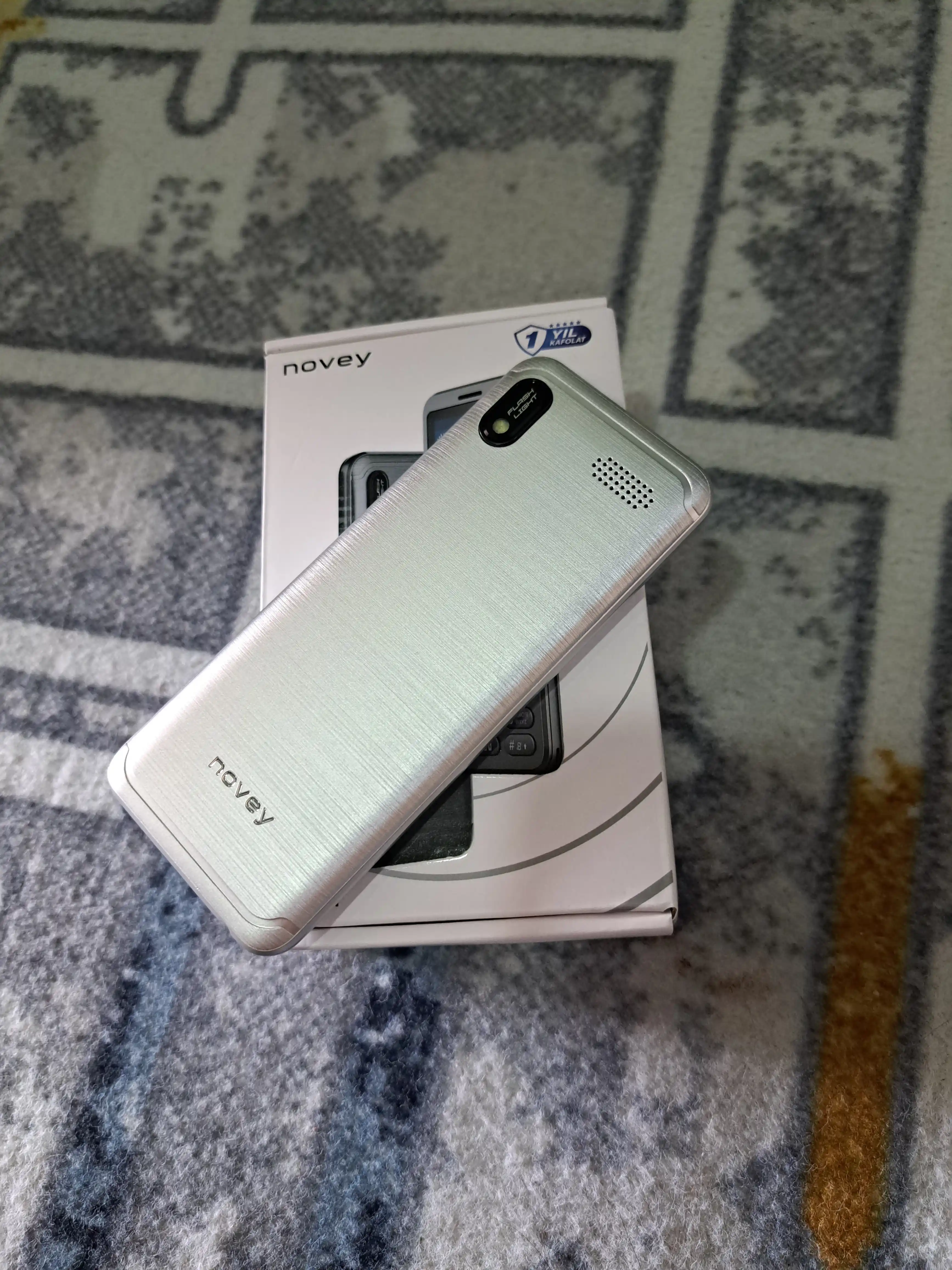 Novey X50 mobil telefon, yupqa, kamerasiz, oddiy, 2 SIM