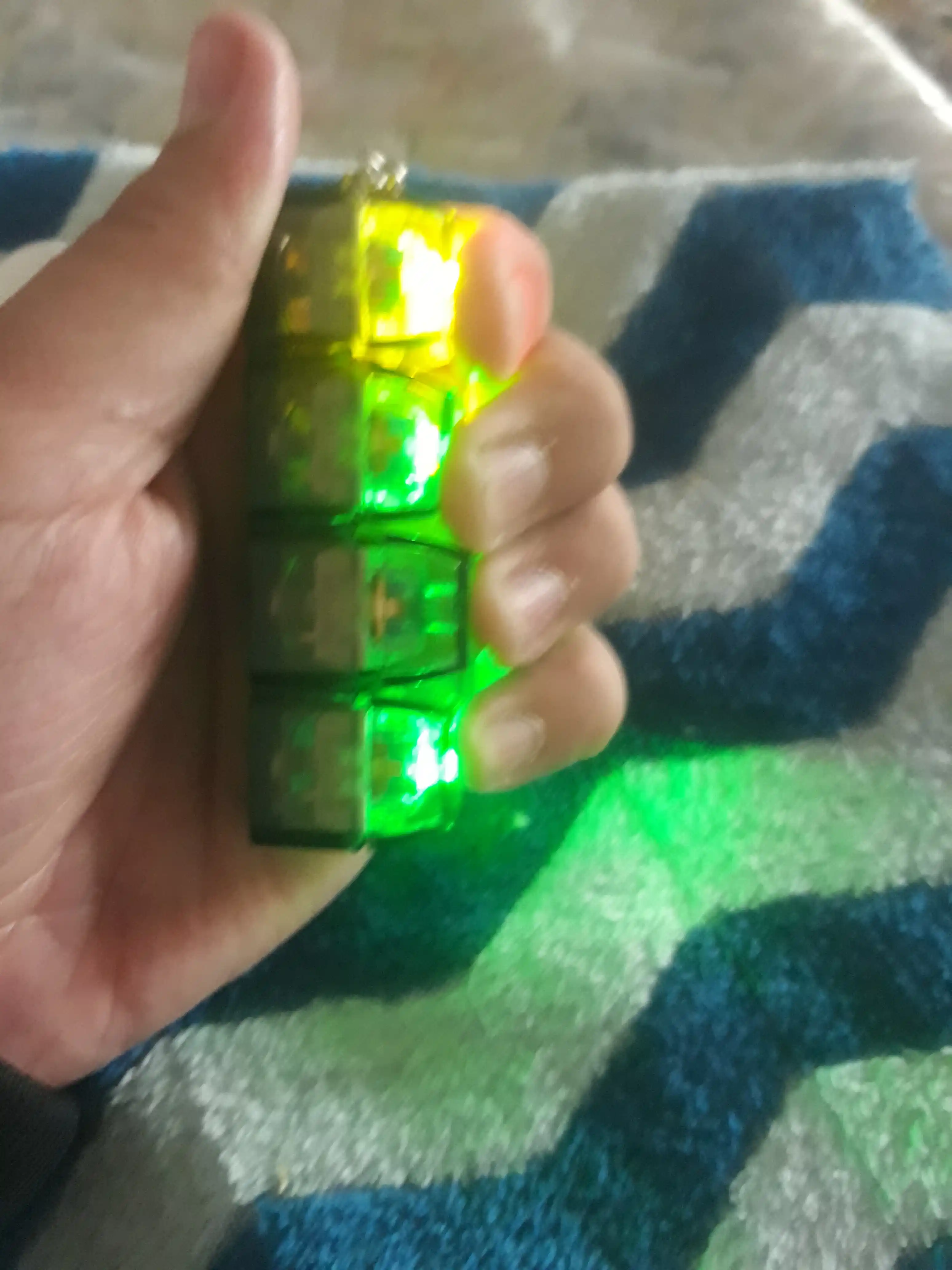 Антистресс брелок-клавиатура с RGB подсветкой, кликер для концентрации внимания
