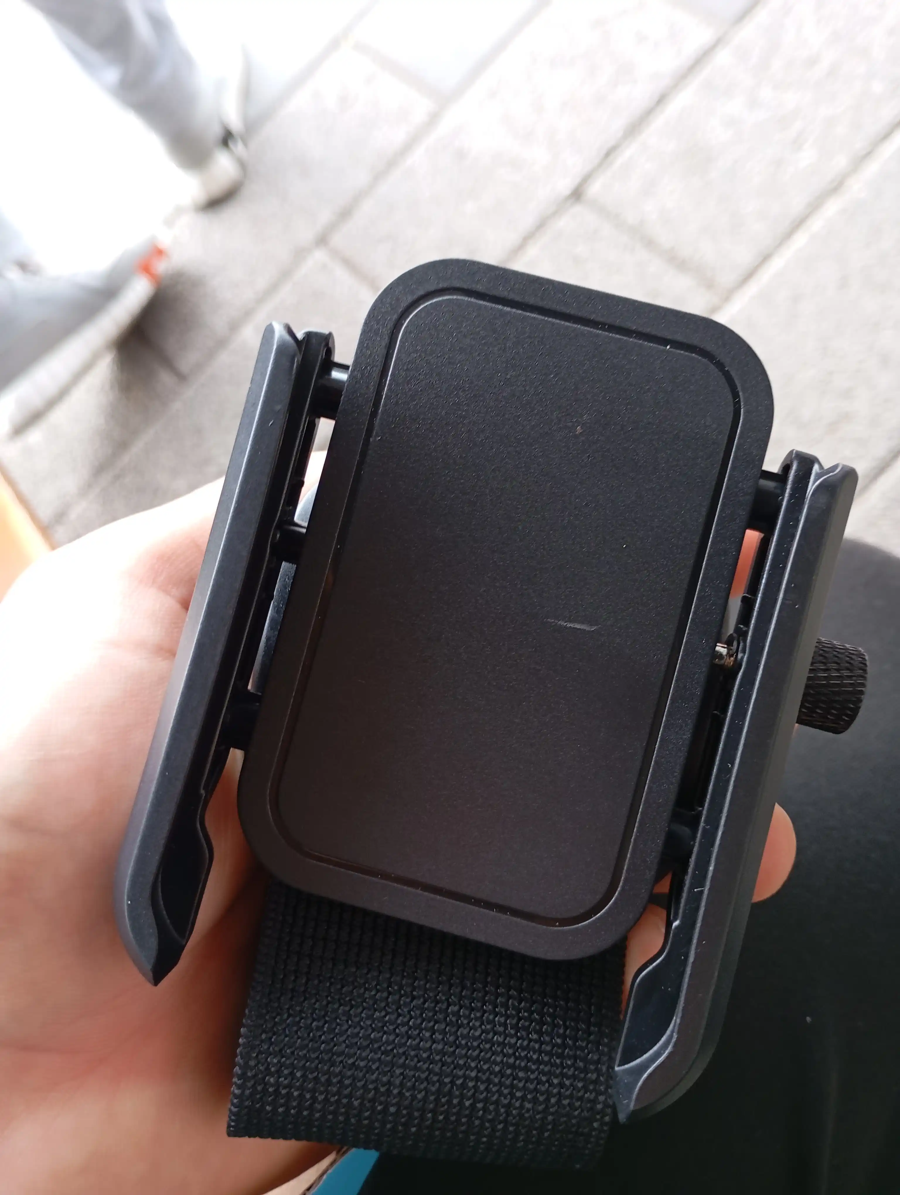 Qo‘l bilagiga telefon ushlagichi 📱 — sozlanadigan sport bilagi-ushlagichi.