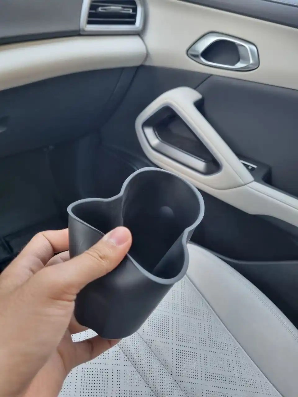 BYD Yuan Up va BYD Yuan Up Smart uchun silikon podstakannik