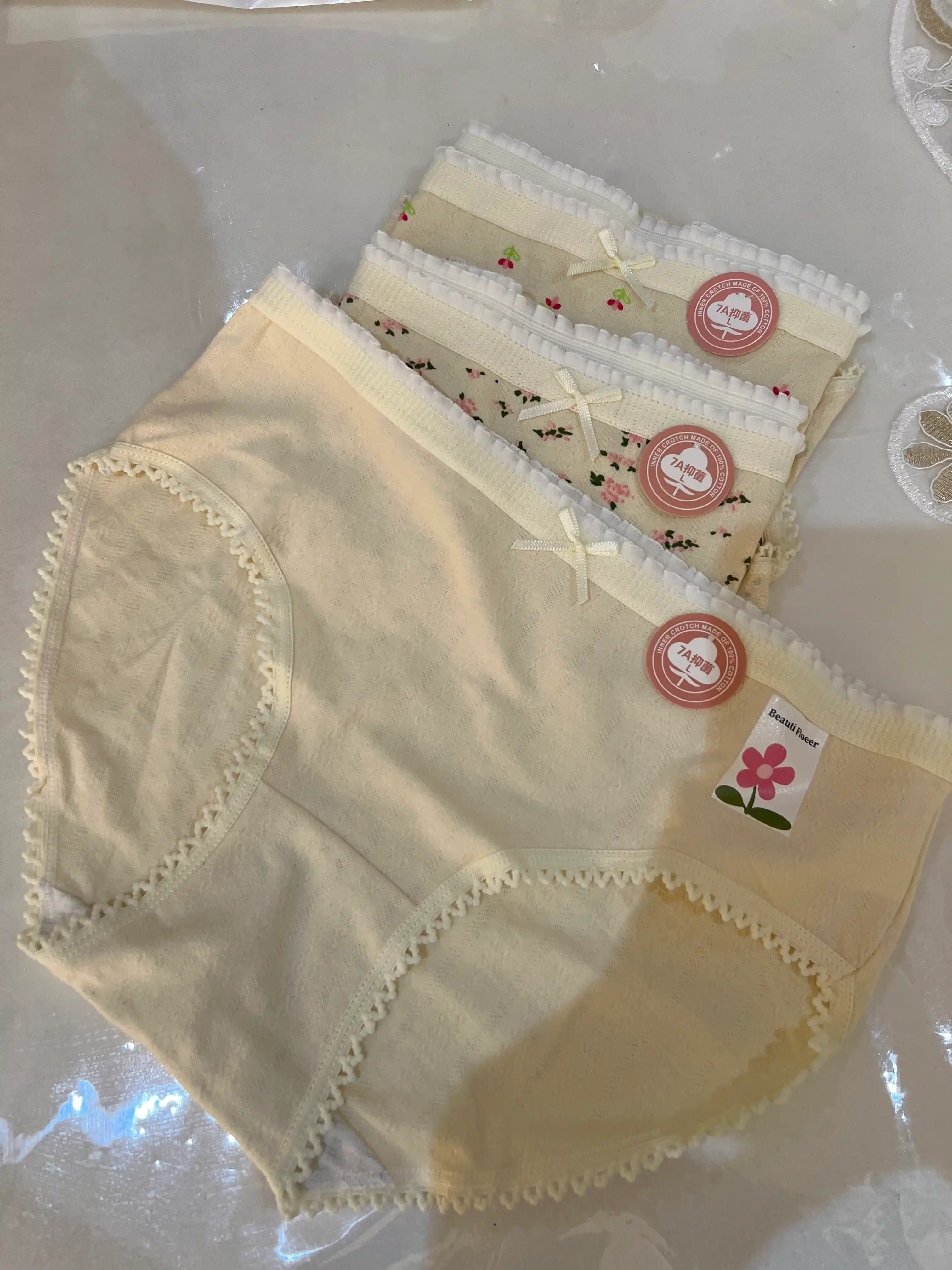 Ayollar uchun trusiklar, Ayollar uchun paxta slip trusiklari. Ayollar uchun ichki kiymlar