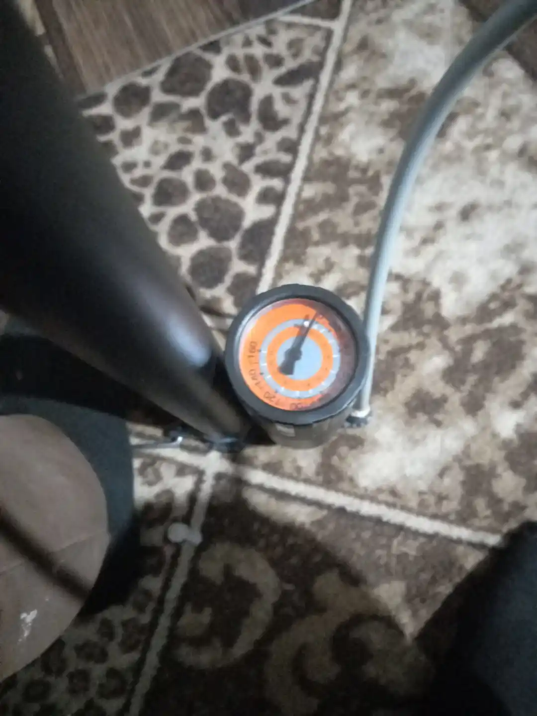 Qo'l nasosi, sharikli, velosiped va avtomobil uchun