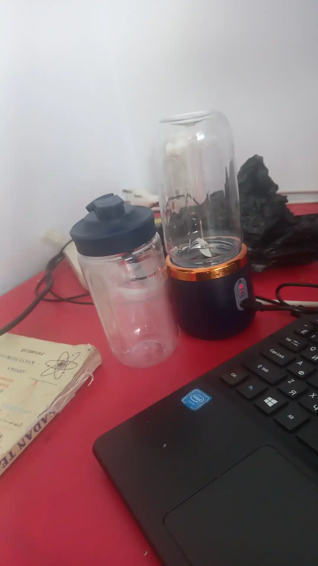 Smuzi va kokteyllar uchun simsiz mini blender, portativ