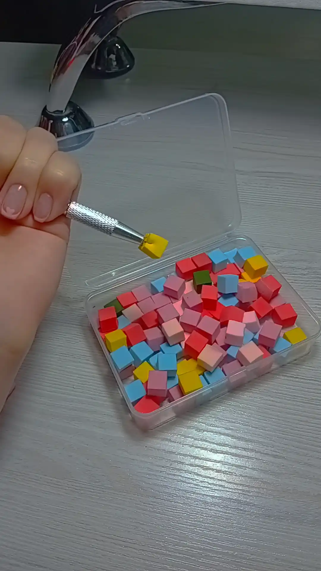 Tirnoq san'ati kubiklari bilan havo puflash to'plami