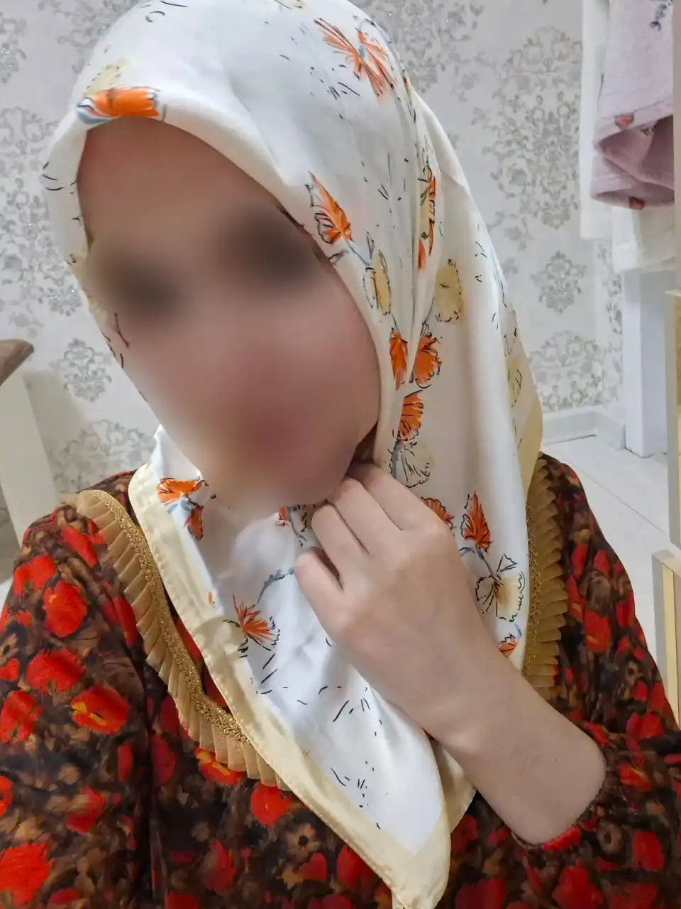 Ayollar bandanasi, ro‘mol yumshoq, yoqimli atlasdan tayyorlangan, Xitoy, o‘lchami 67x67 sm