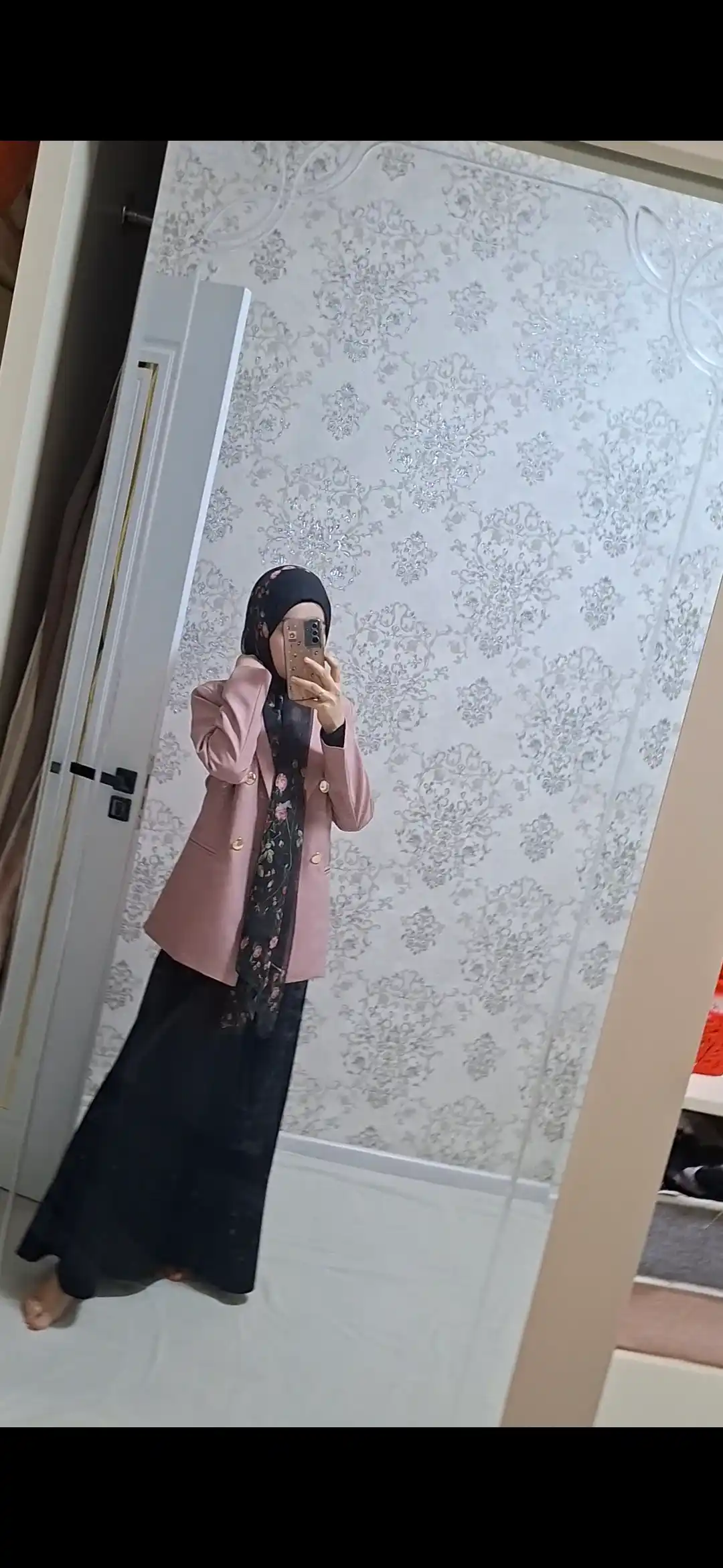 Ayollar pidjagi, klassik, tugmali uzaytirilgan jaket