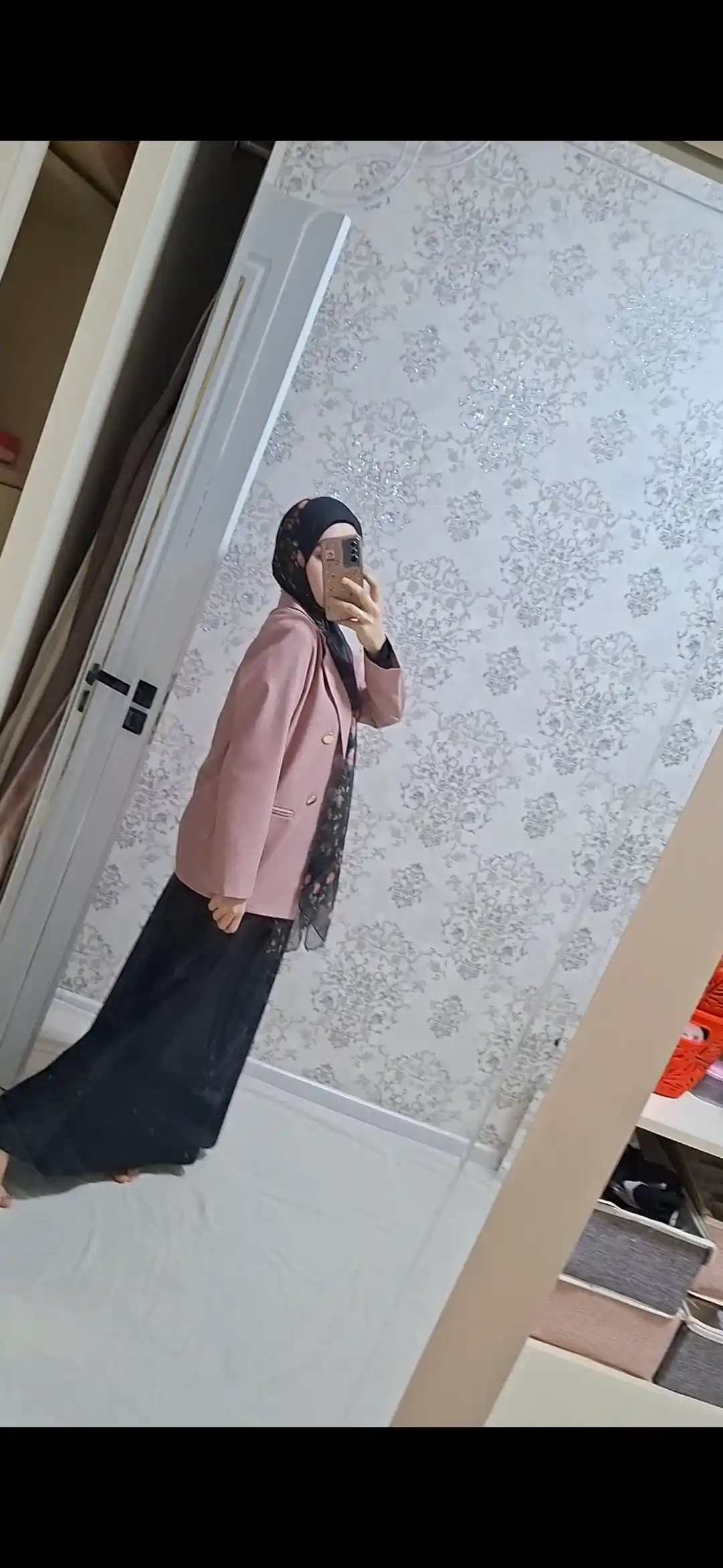 Ayollar pidjagi, klassik, tugmali uzaytirilgan jaket