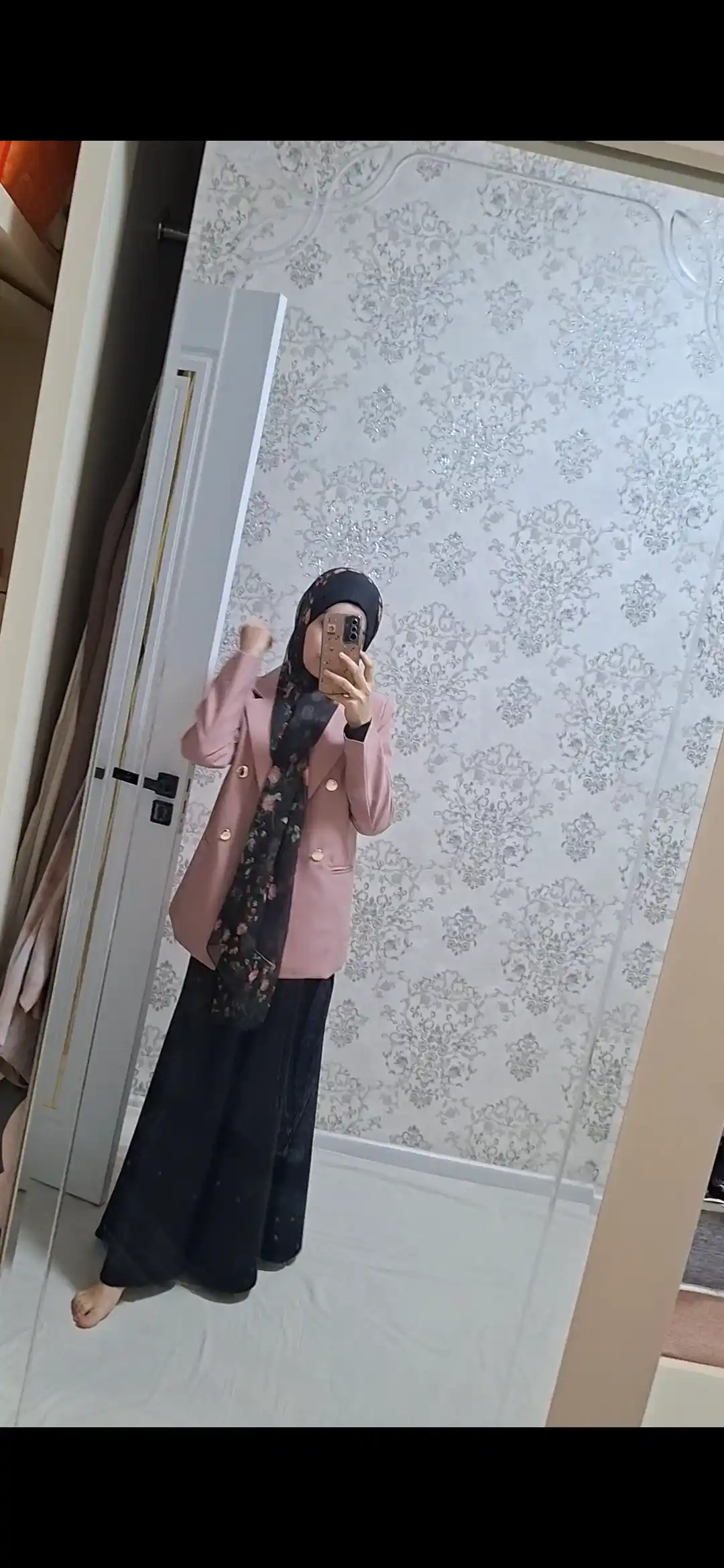Ayollar pidjagi, klassik, tugmali uzaytirilgan jaket