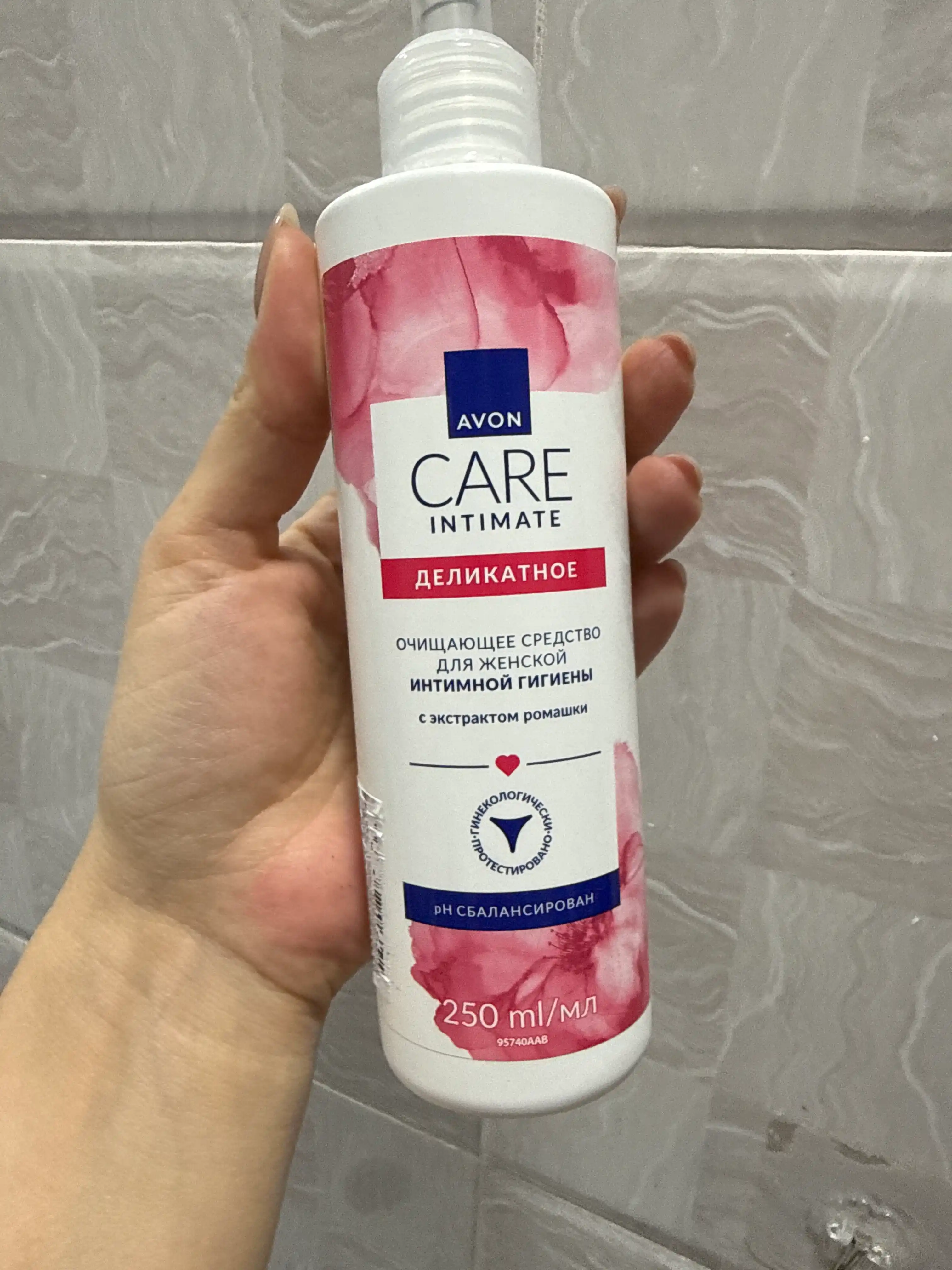 Cредство для женской гигиены Avon Care Avon Care Intimate с экстрактом ромашки, 250 мл
