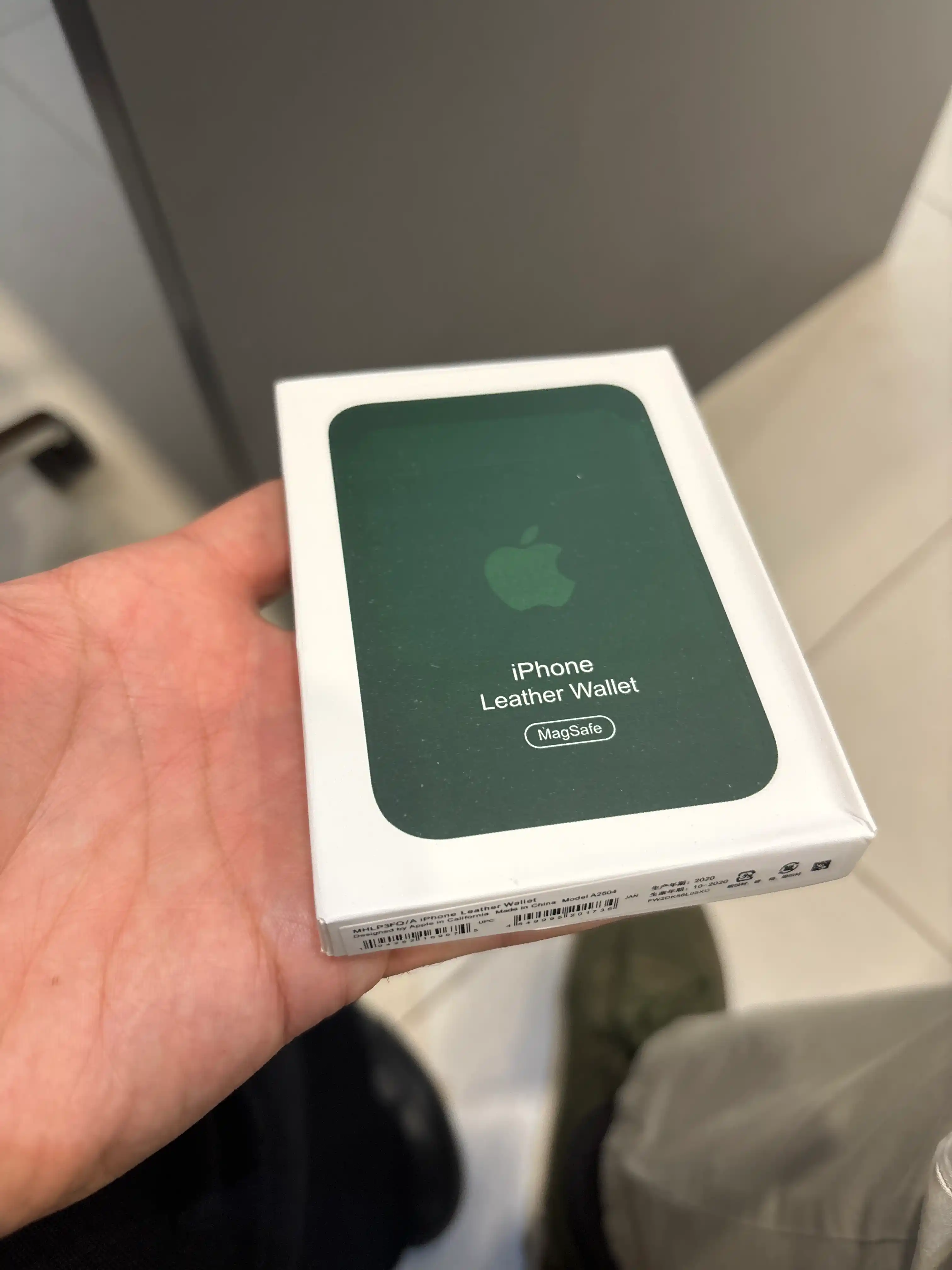 Magnitli cardxolder Iphone 12 dan boshlab, animatsiya bilan