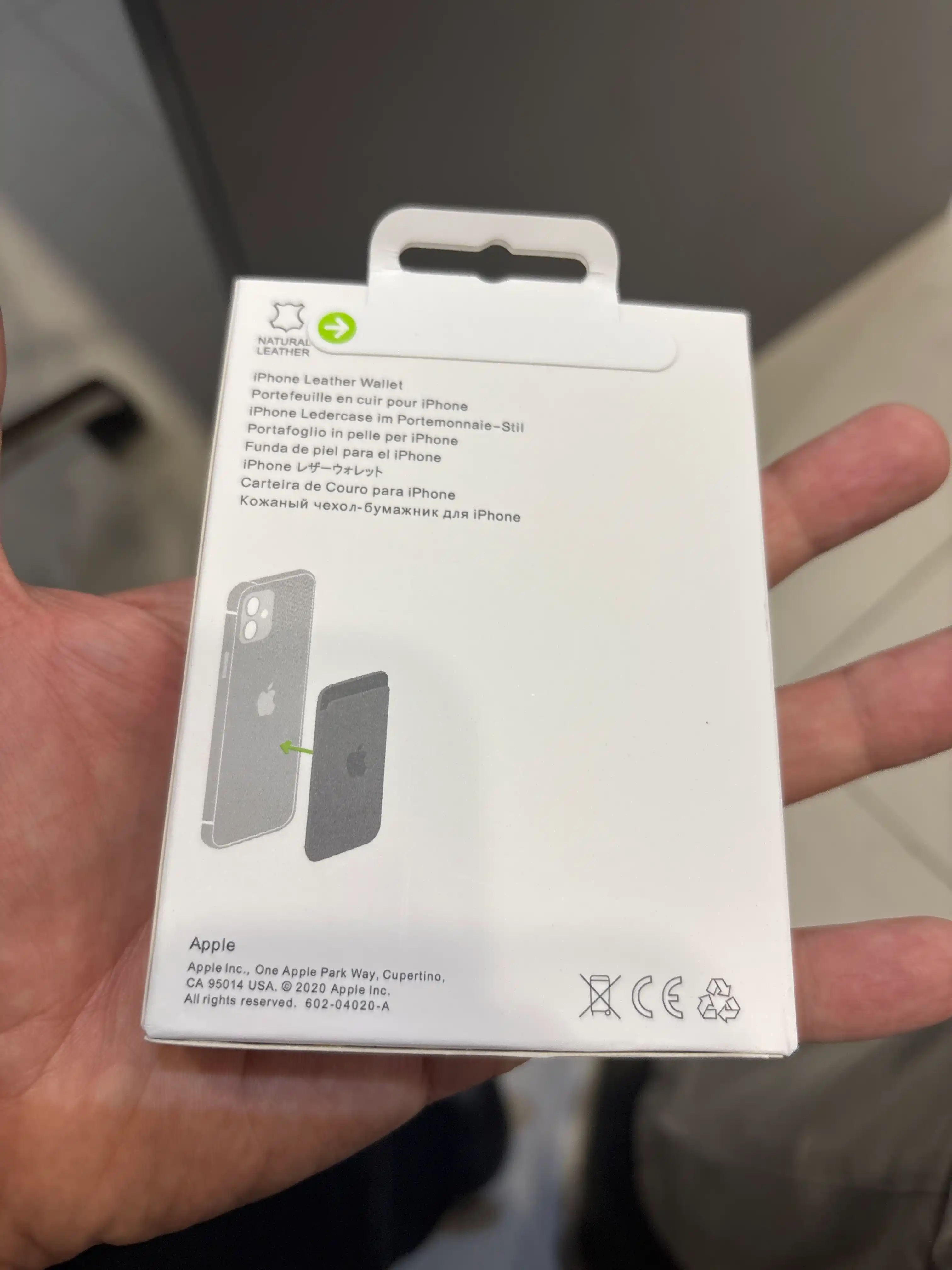 Magnitli cardxolder Iphone 12 dan boshlab, animatsiya bilan