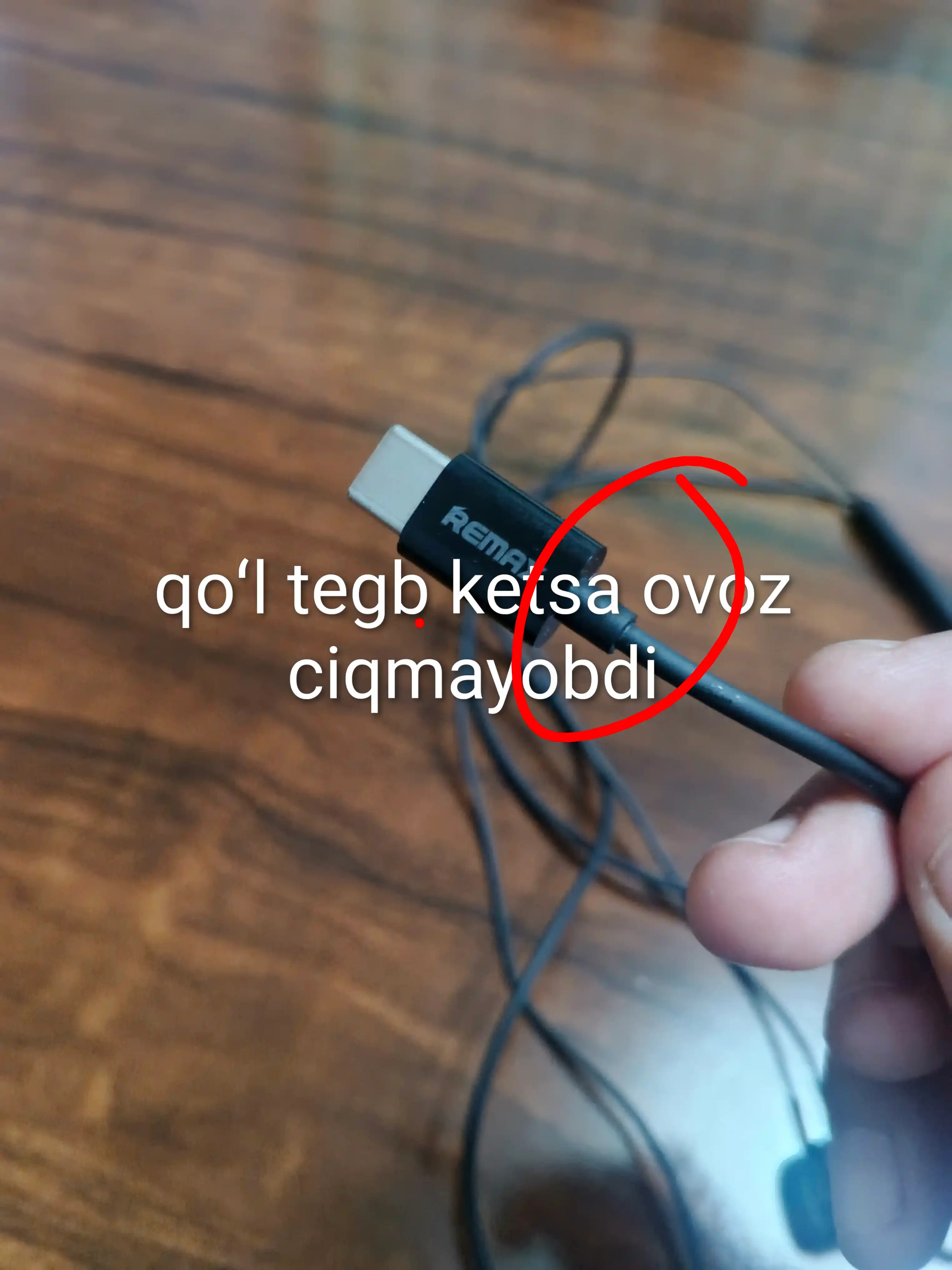 O'yin uchun quloqchinlar, mikrofon va RGB yoritgichli