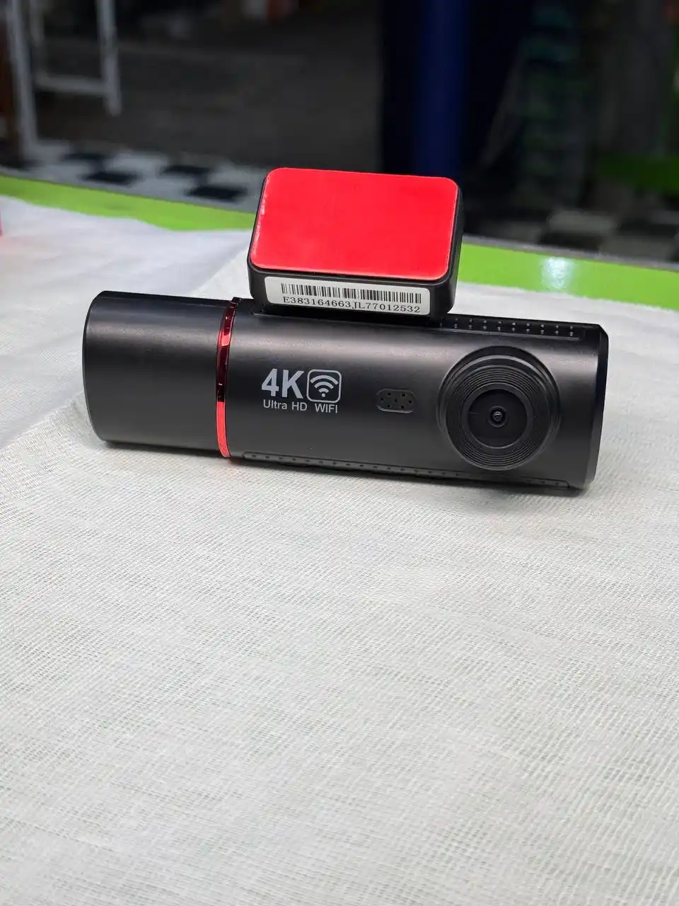 3 va 4 kamerali videoregistrator, G-sensor, zarba datchigi bilan jihozlangan