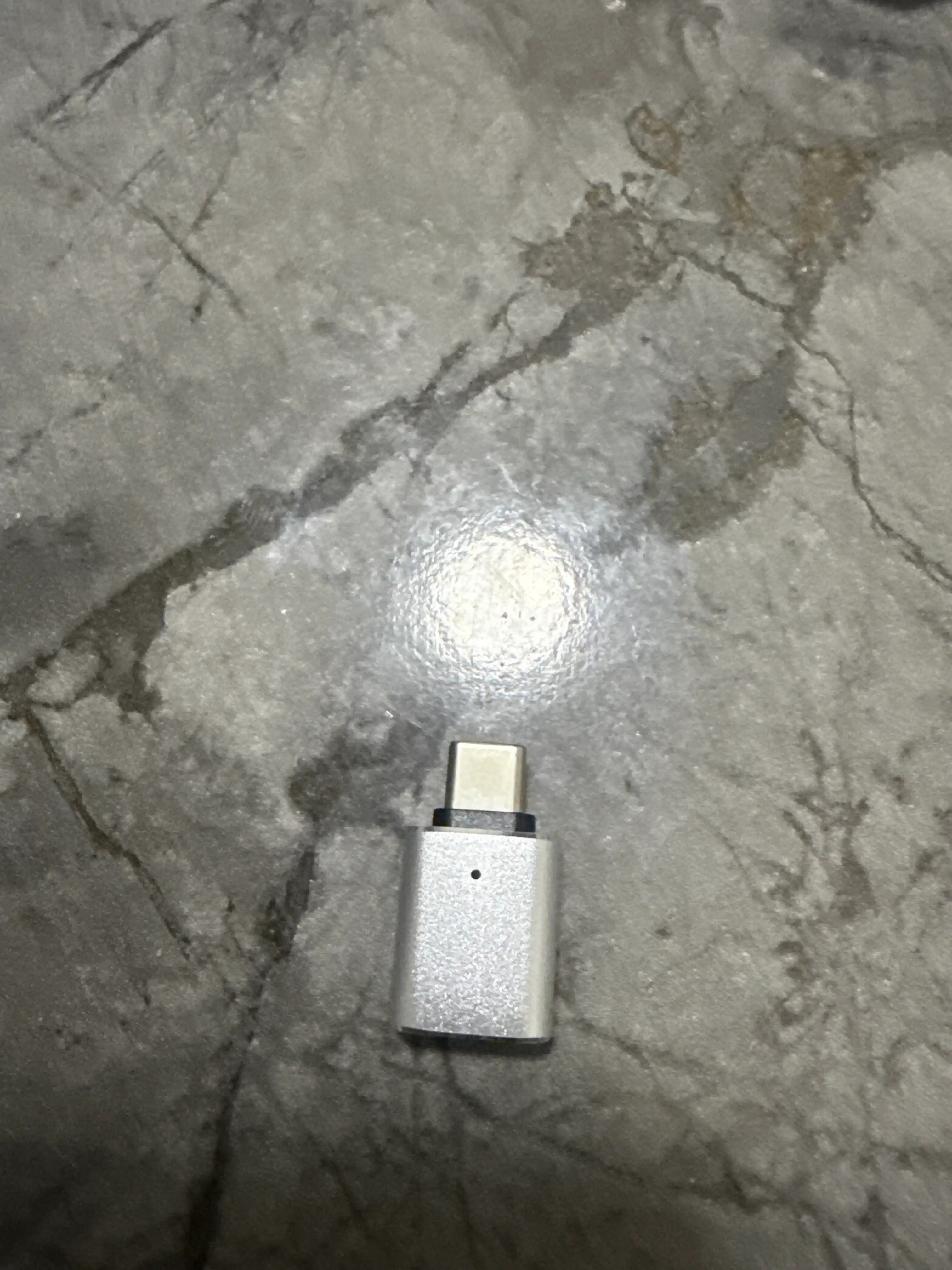 USB-C HUB, USB 3.0, USB-C, HDMI, SD va MicroSD portlari bilan ko‘p funksiyali adapter