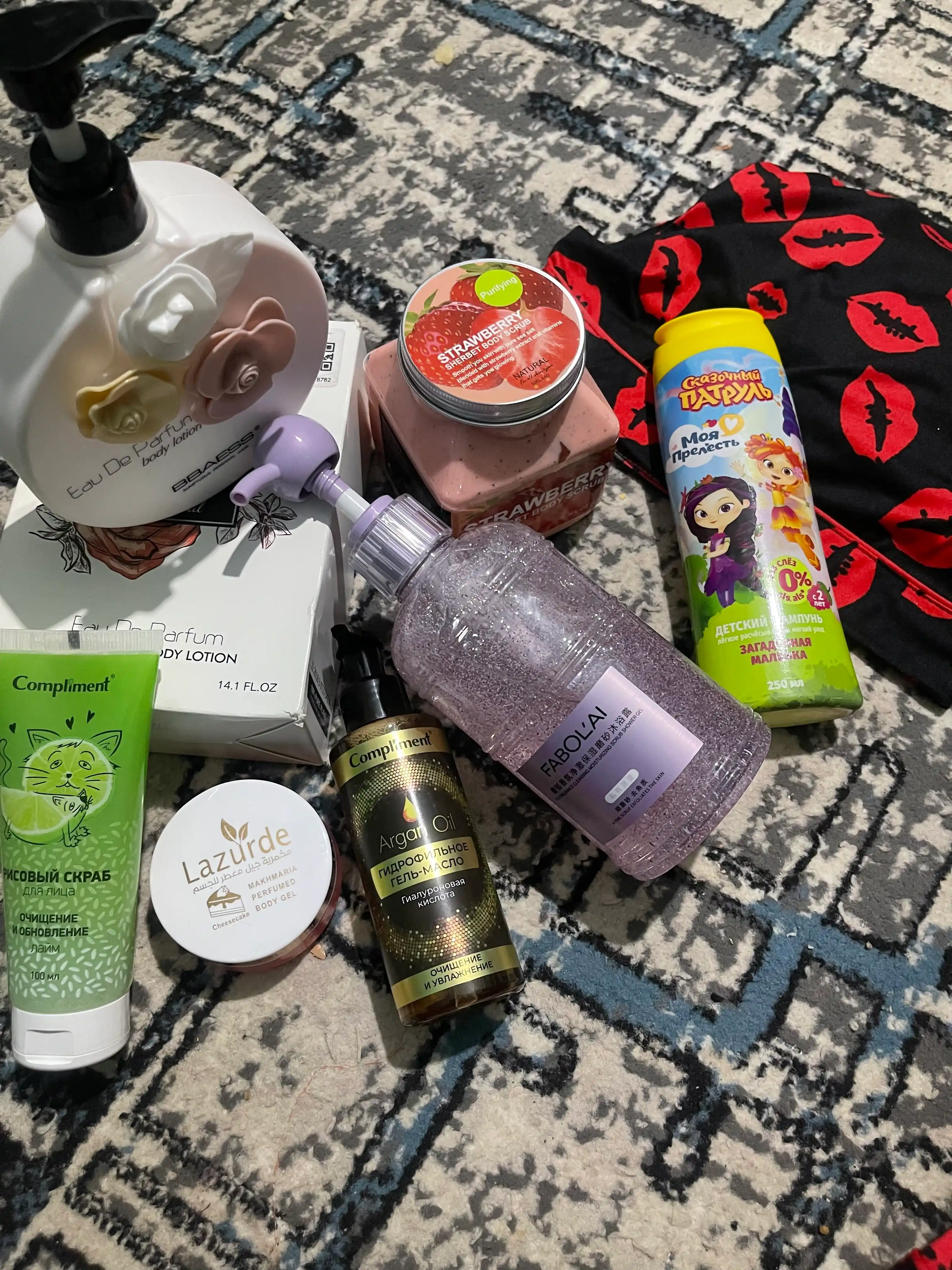 FABOL’AI парфюмeрованный (500мл) гель-скраб для душа Rich Fragrance