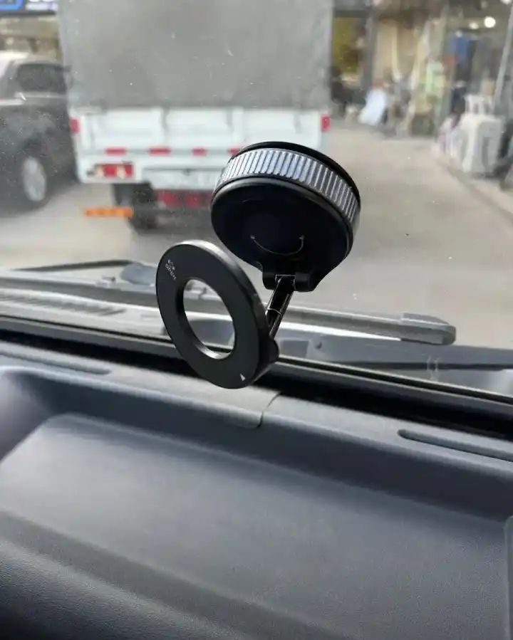 Магнитный держатель для телефона в автомобиль с поворотом 360° с Magsafe, с присоской