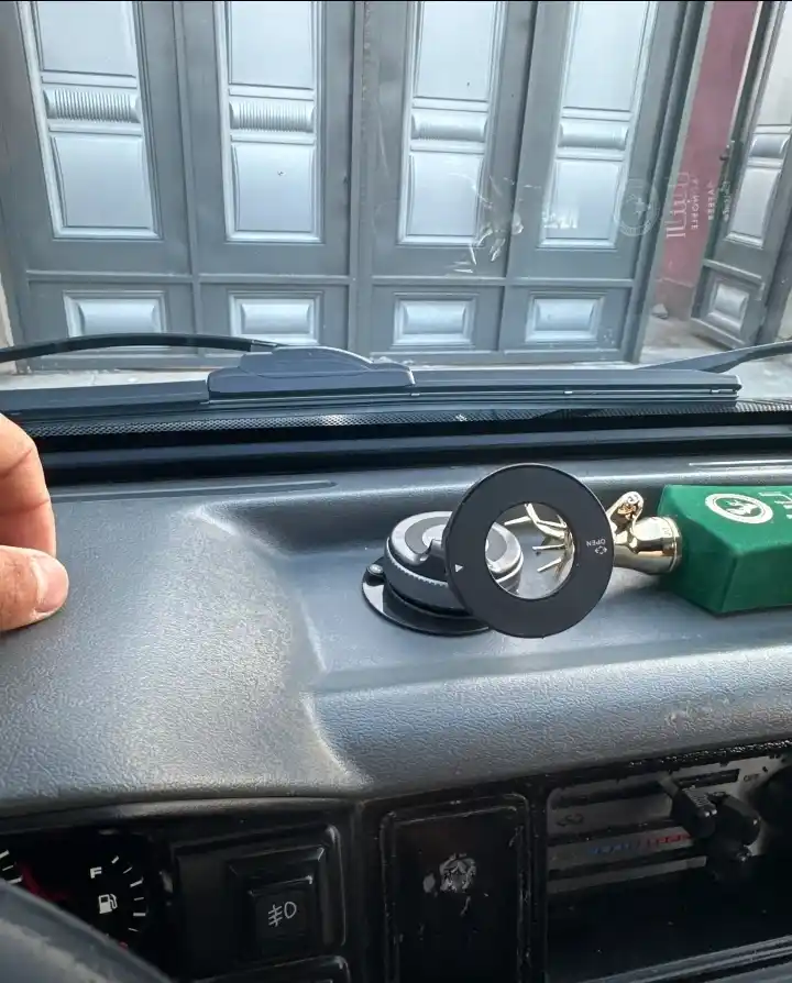 Магнитный держатель для телефона в автомобиль с поворотом 360° с Magsafe, с присоской