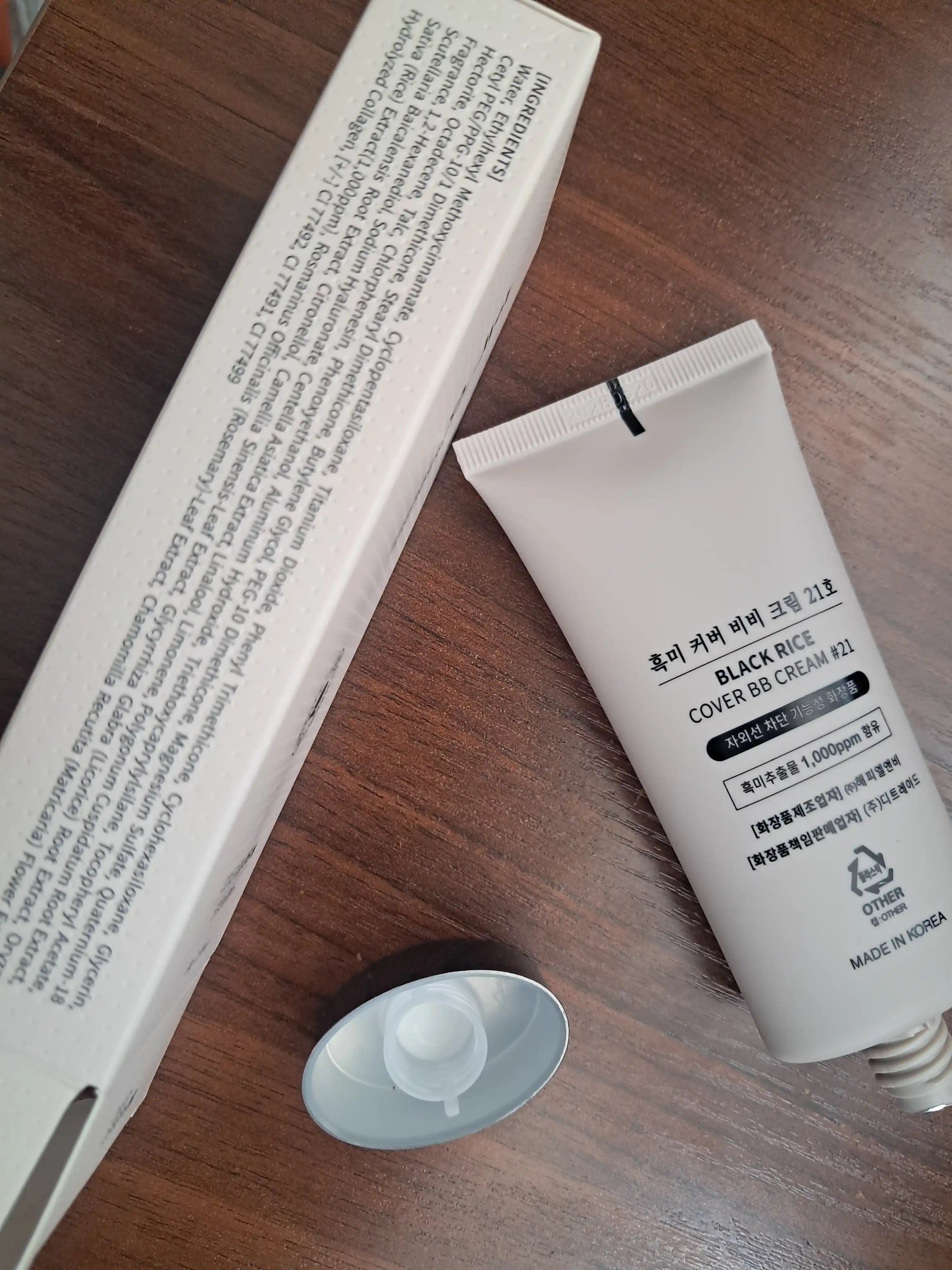 Qora guruch ekstrakti bilan namlovchi BB tonal kremi  SPF 36 PA++