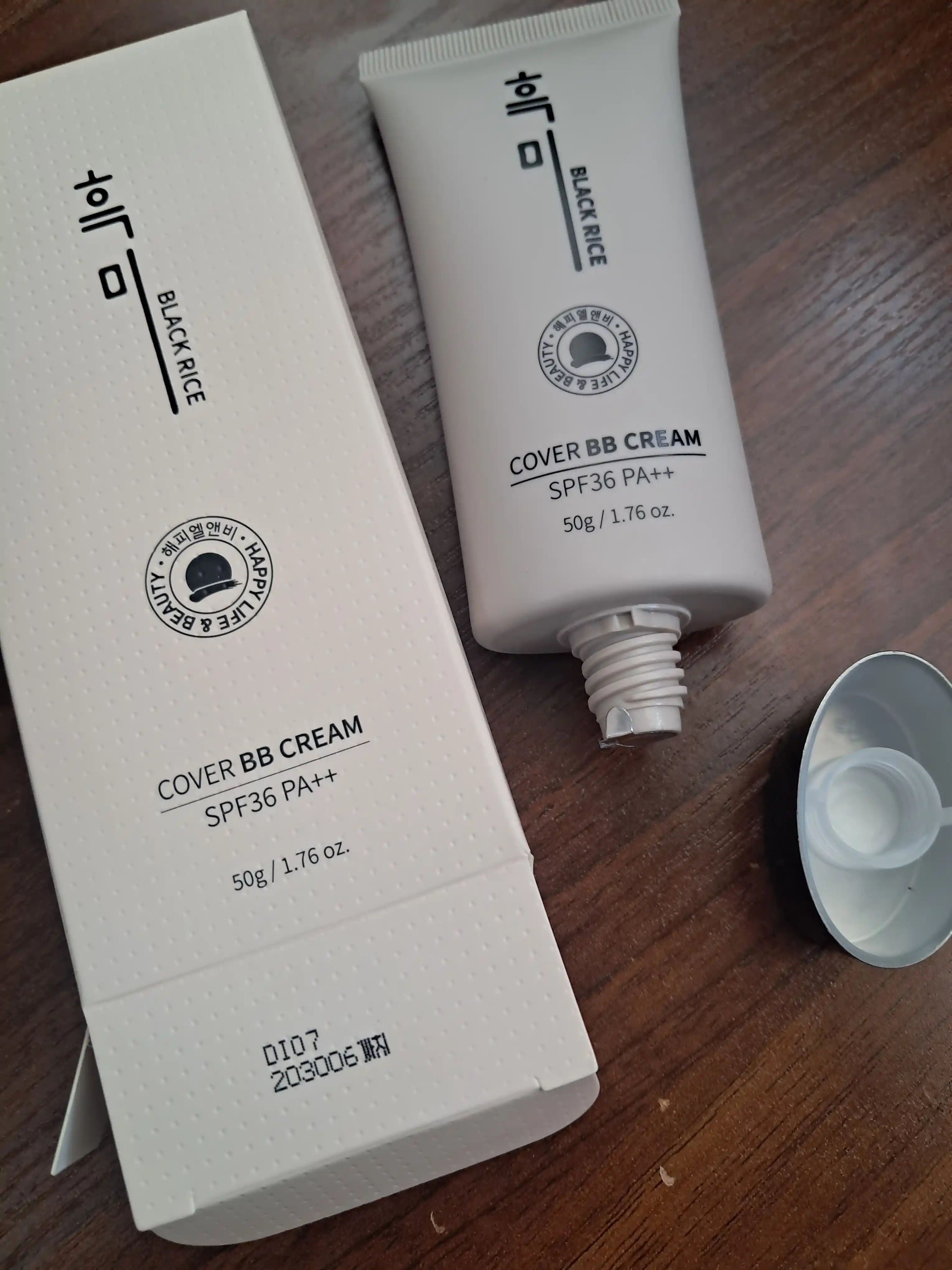 Qora guruch ekstrakti bilan namlovchi BB tonal kremi  SPF 36 PA++