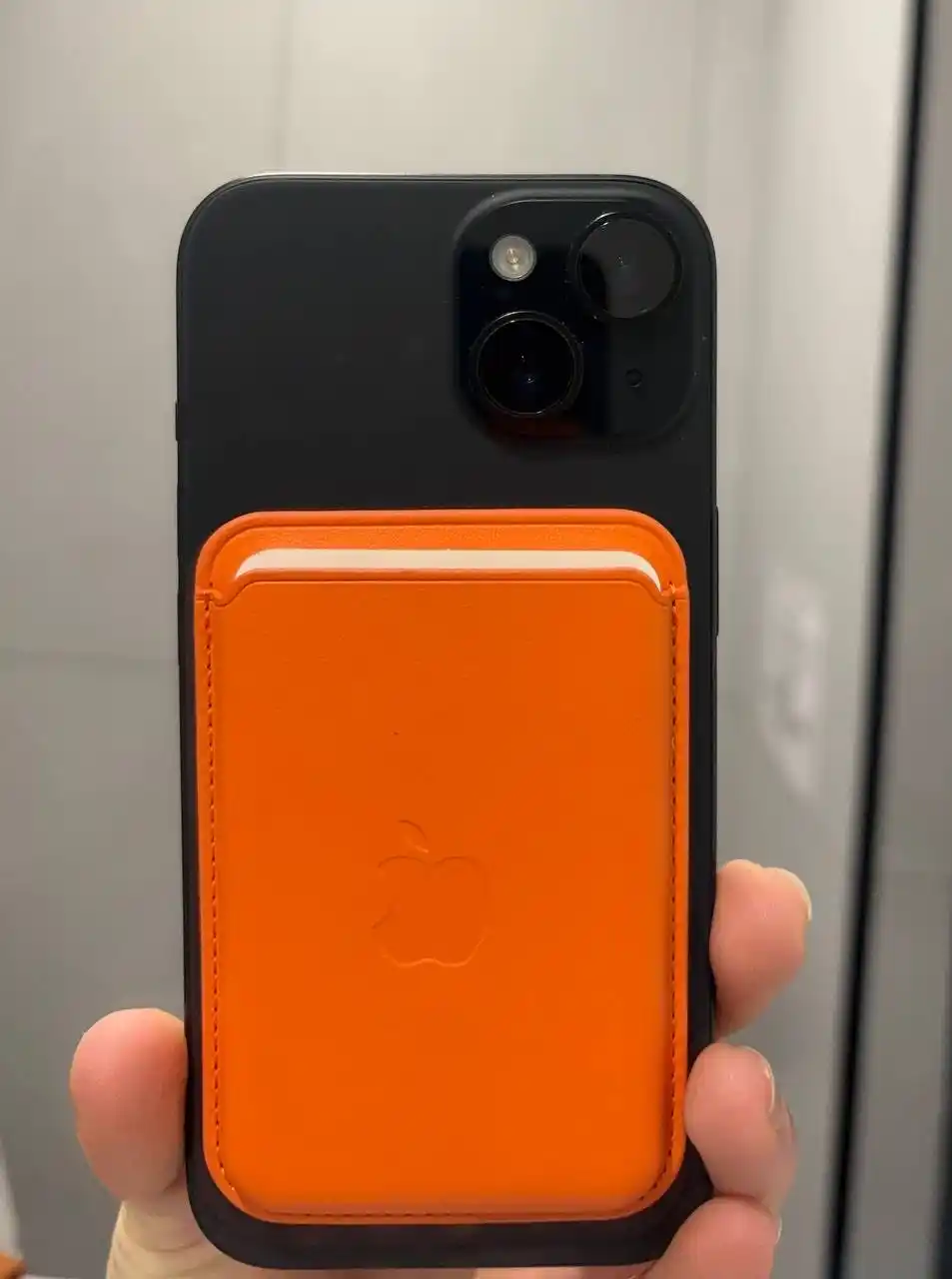 Magnitli cardxolder Iphone 12 dan boshlab, animatsiya bilan