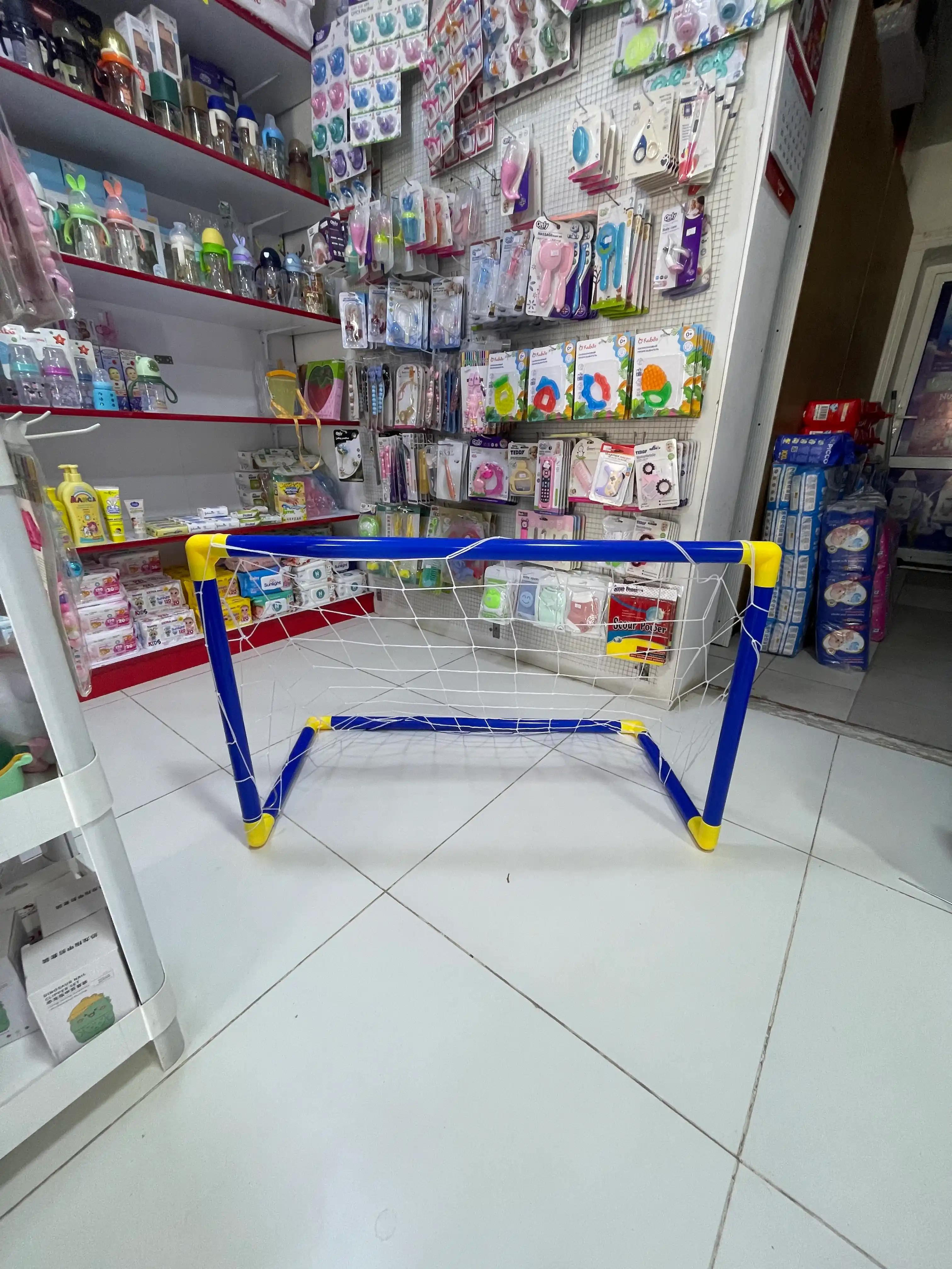 Bolalar sporti, futbol darvozasi, futbol to‘pi