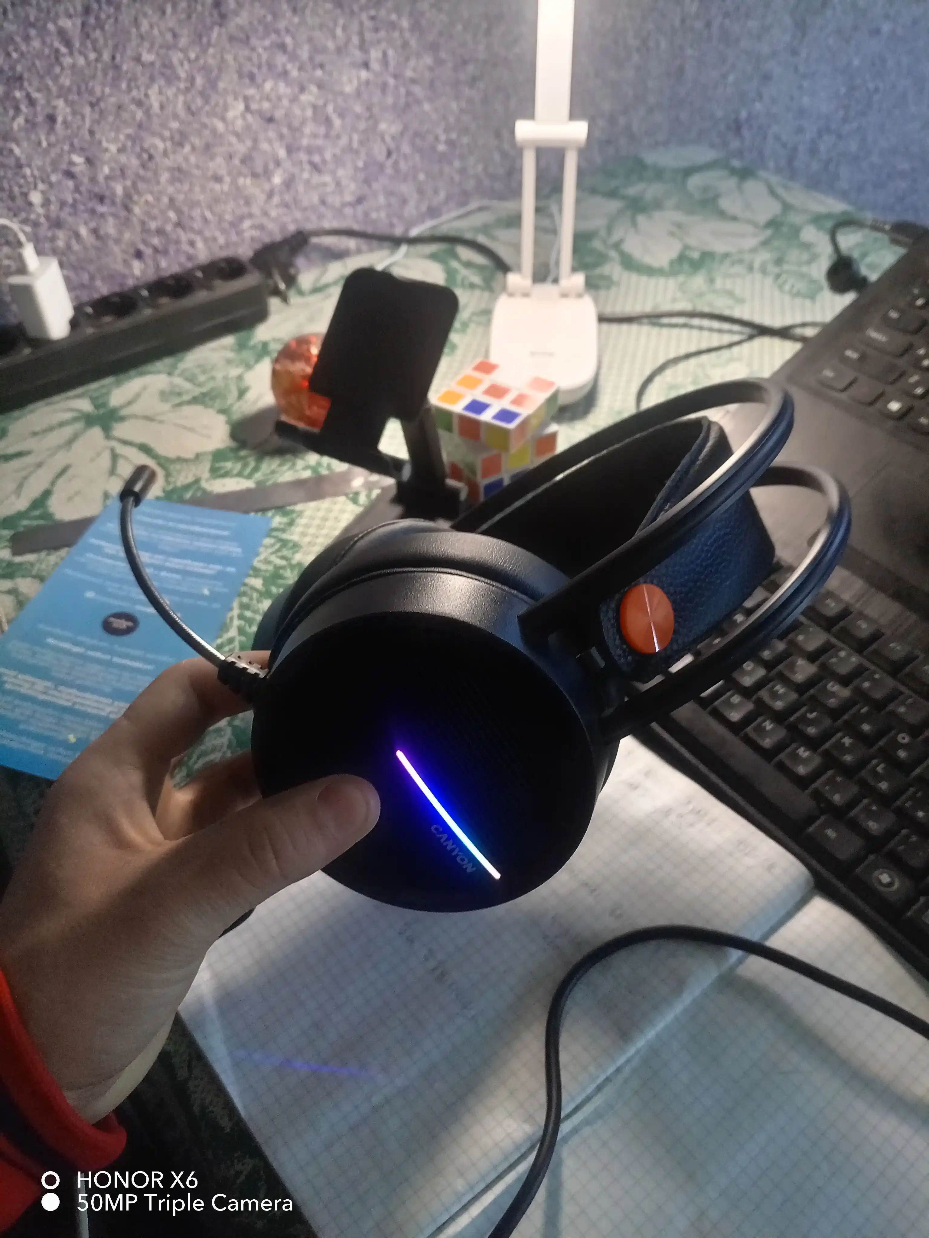 O'yin simli quloqchinlar CANYON Interceptor GH-8A, RGB yoritgich bilan