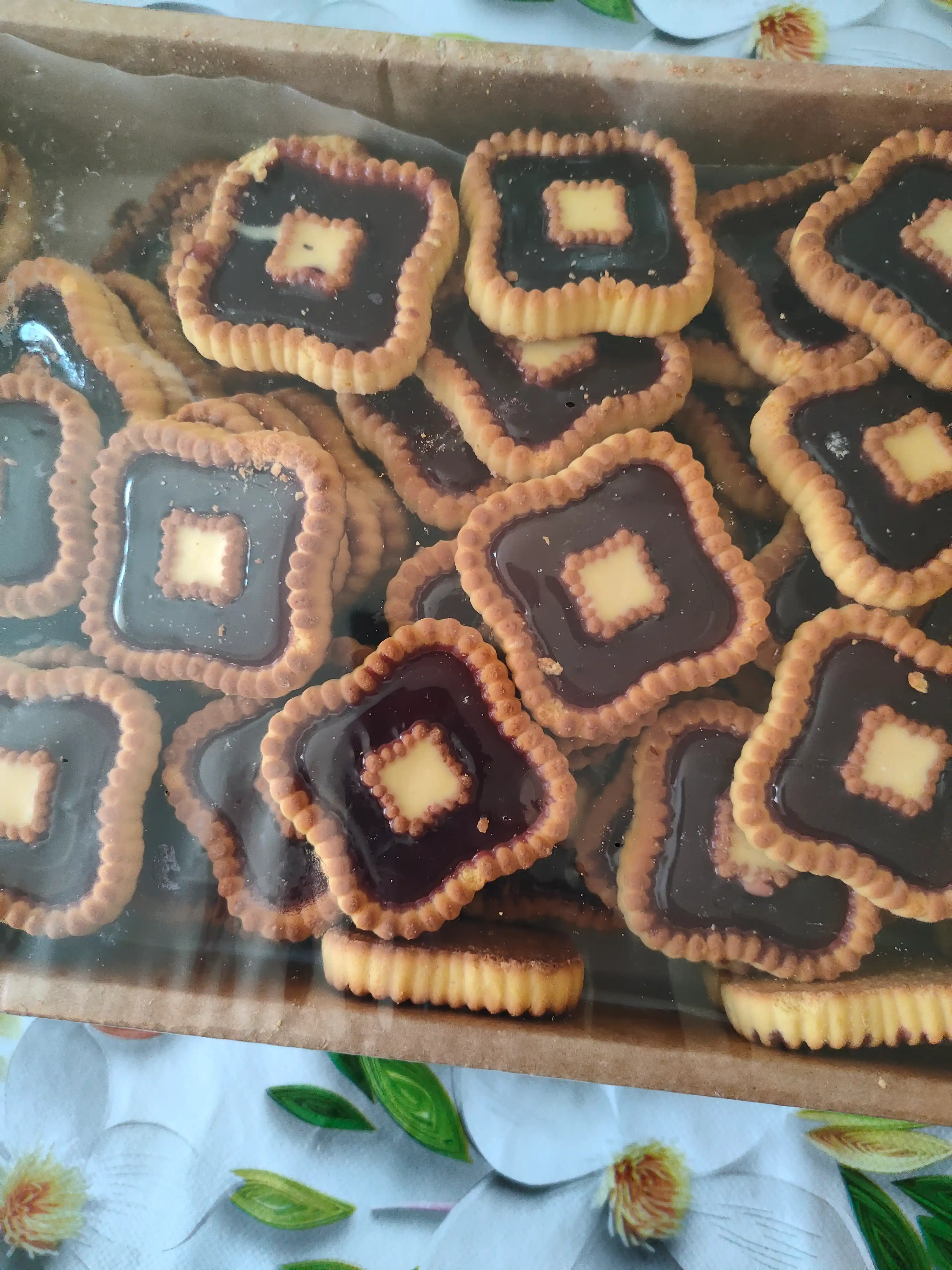 Pechenye nachinka yogli oq va jeleli dekor 3 ta ta’m qora smorodina apelsin, malina, 1 kg