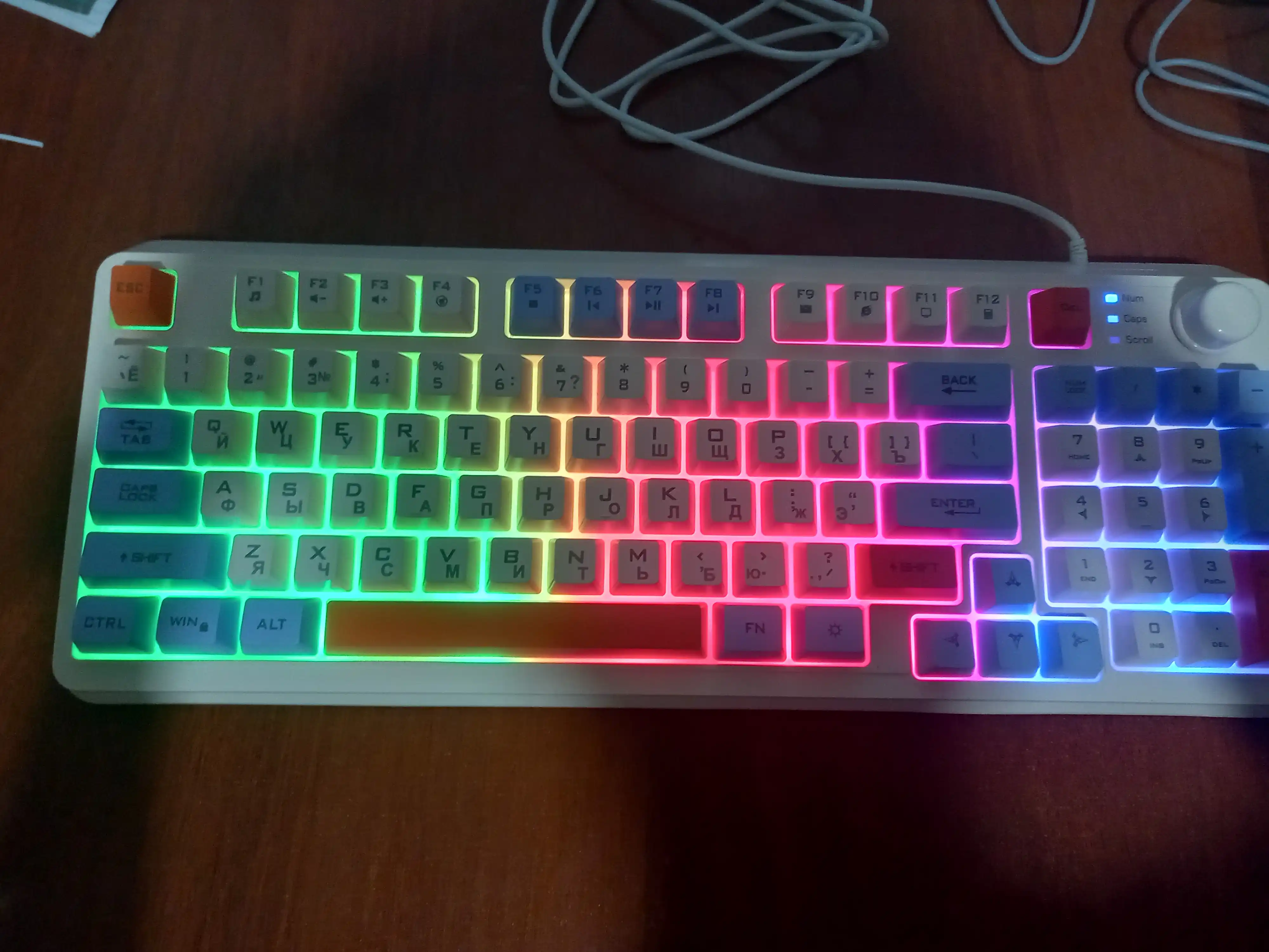 O'yin klaviaturasi simli K82, 98 tugmali, RGB yoritgichli