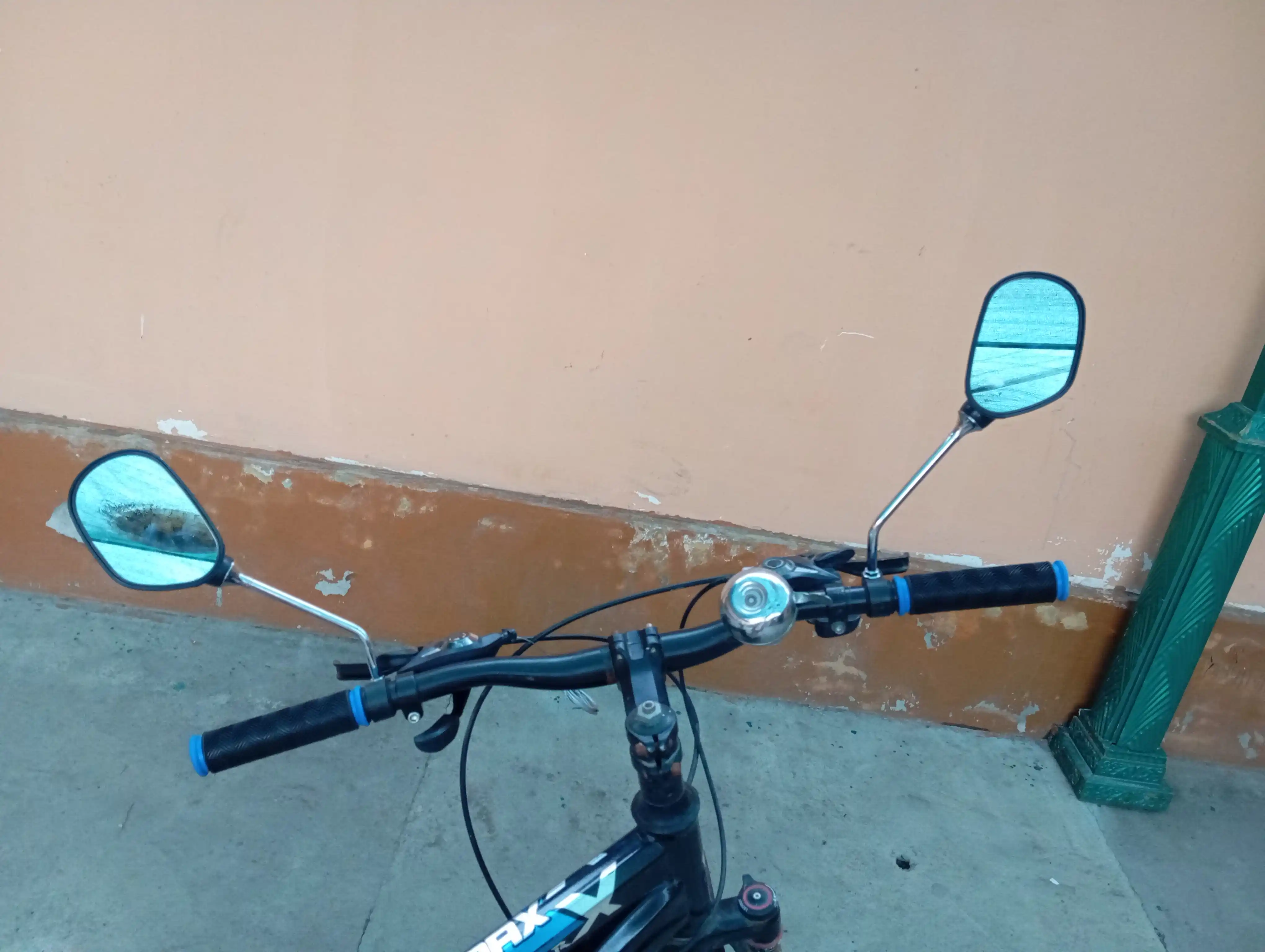 Oyna 2 dona velosipedlar va samokatlar uchun