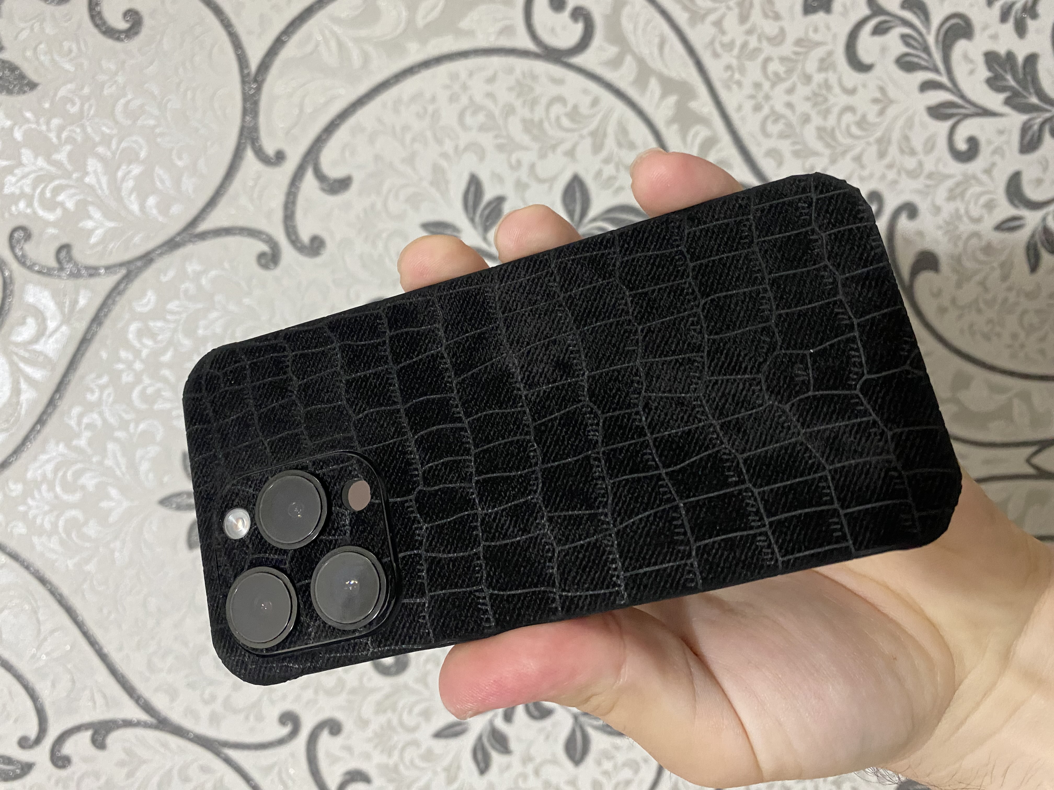 IPhone 11 - 17 uchun himoya broneplonkasi: "Krokodil" kolleksiyasi