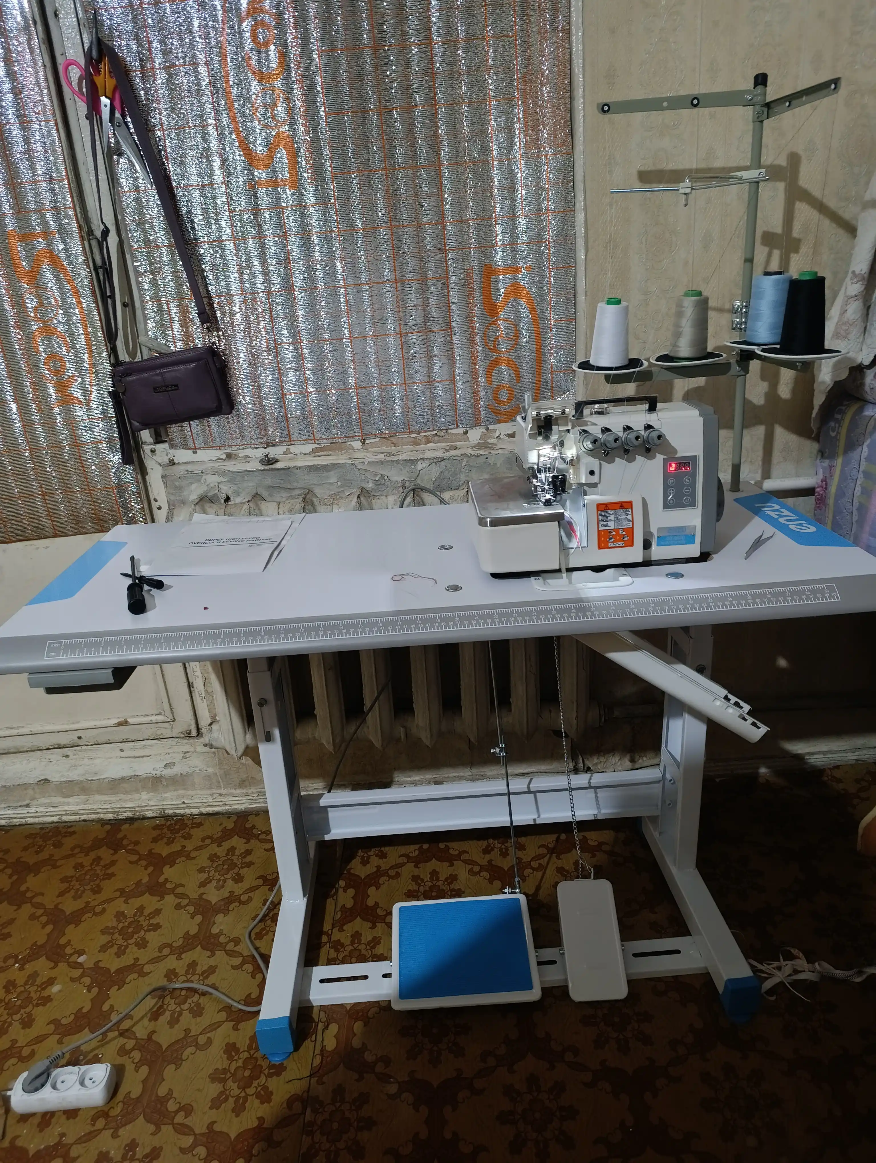 Tikuv mashinasi ENZU D-952, overlock, avtomatik moylash, ko‘p qatlamli matolar uchun