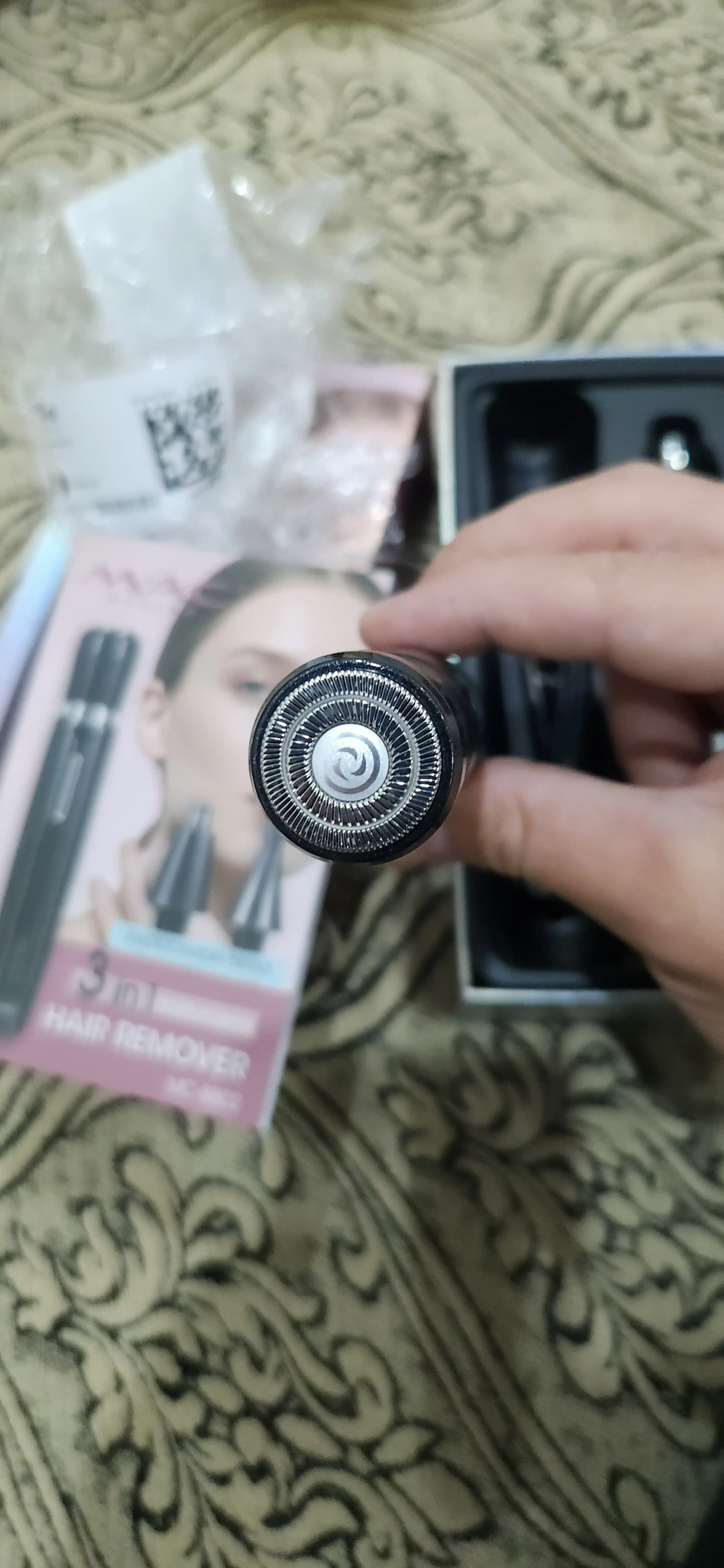 Professional trimmer mashinkasi yuzdagi tuklarni tozalash uchun