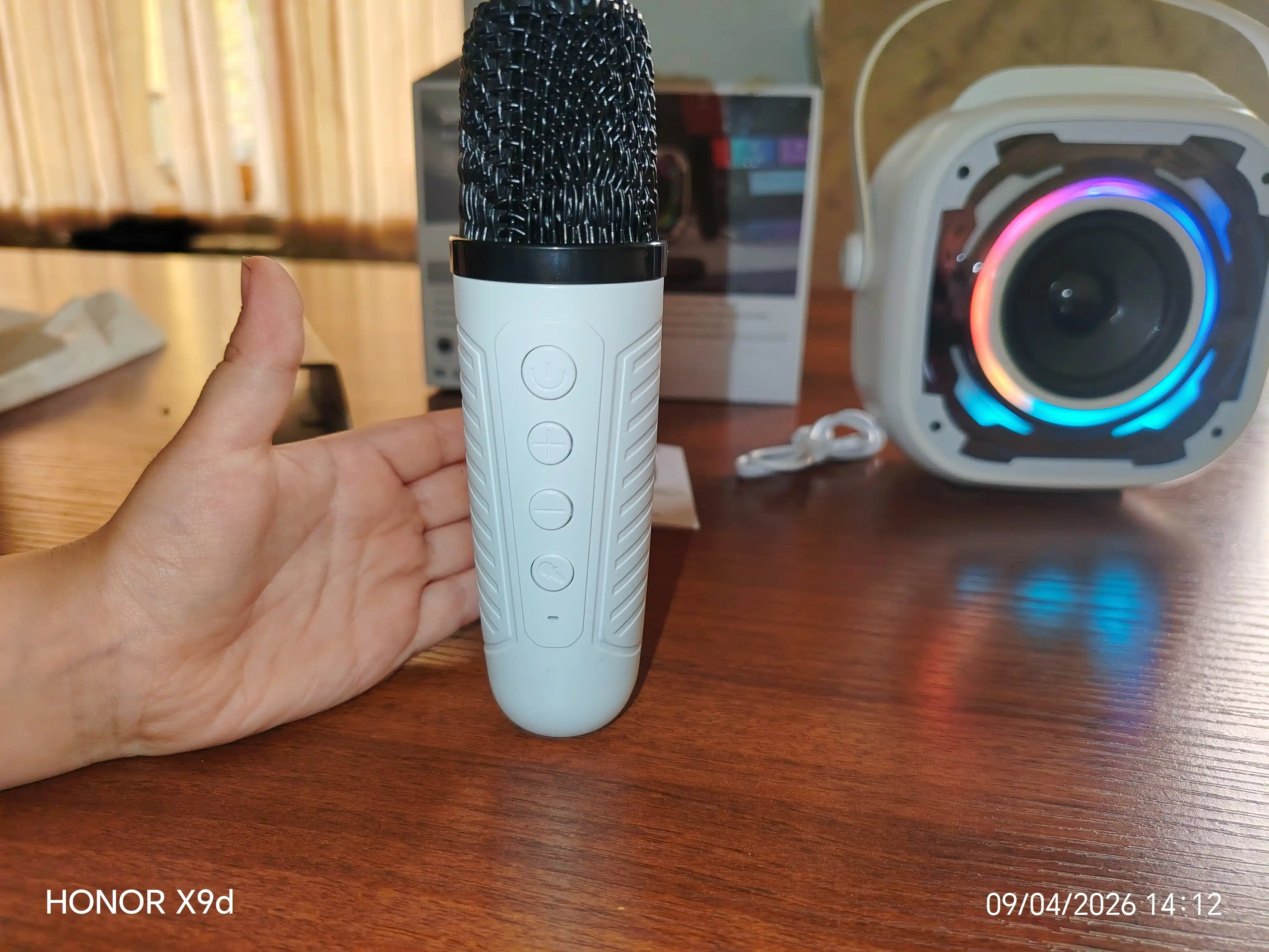 Портативная Bluetooth-колонка  для караоке, 2 микрофона, RGB-подсветка