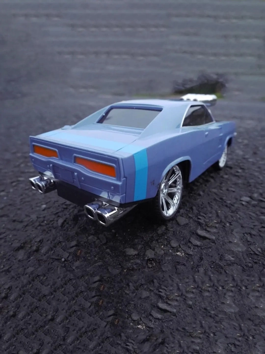 Pultli Car-Racing Muscle Car mashinasi chiroq bilan