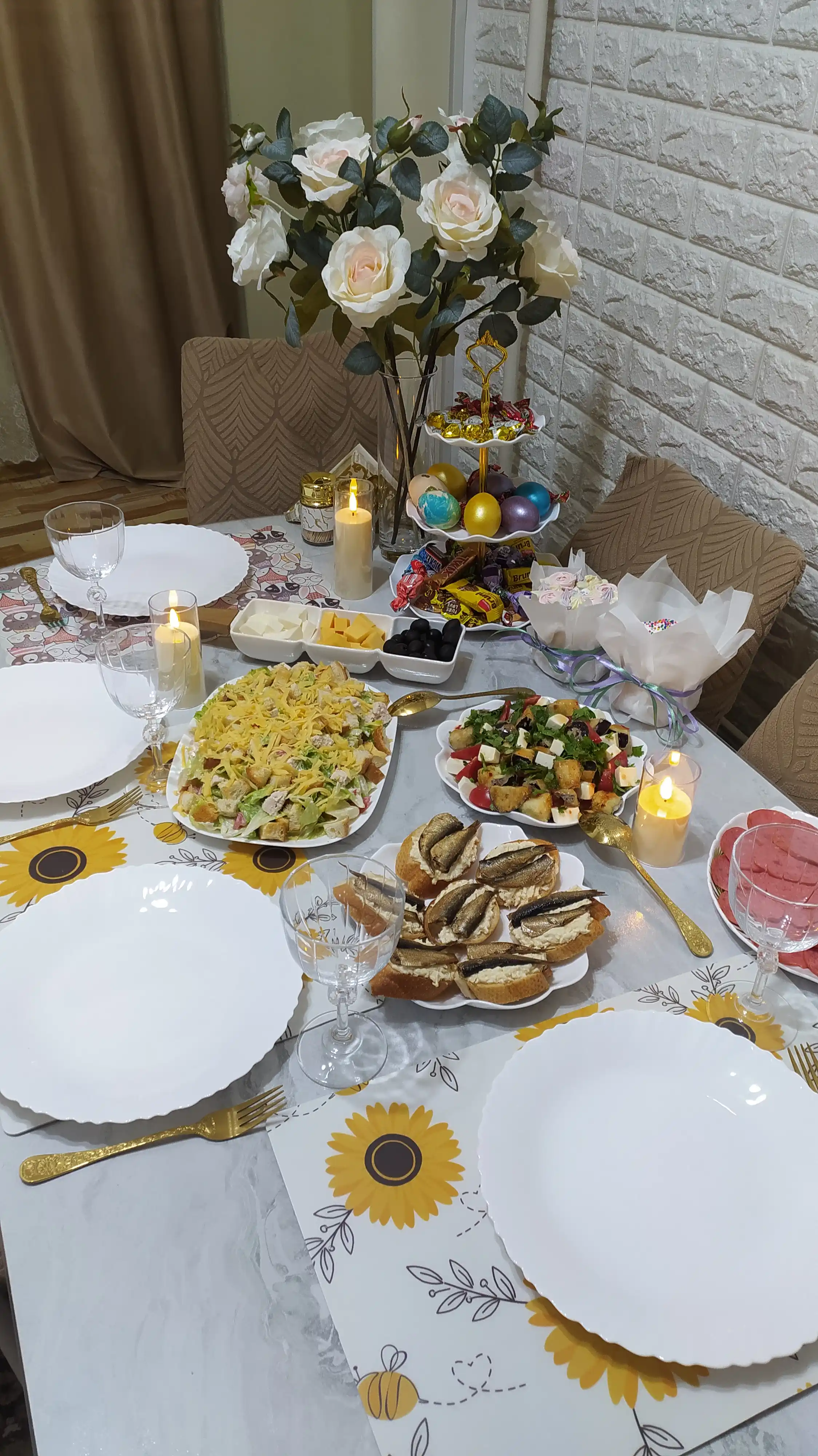 Uch qavatli plastik idish. Meva va quruq mevalar uchun