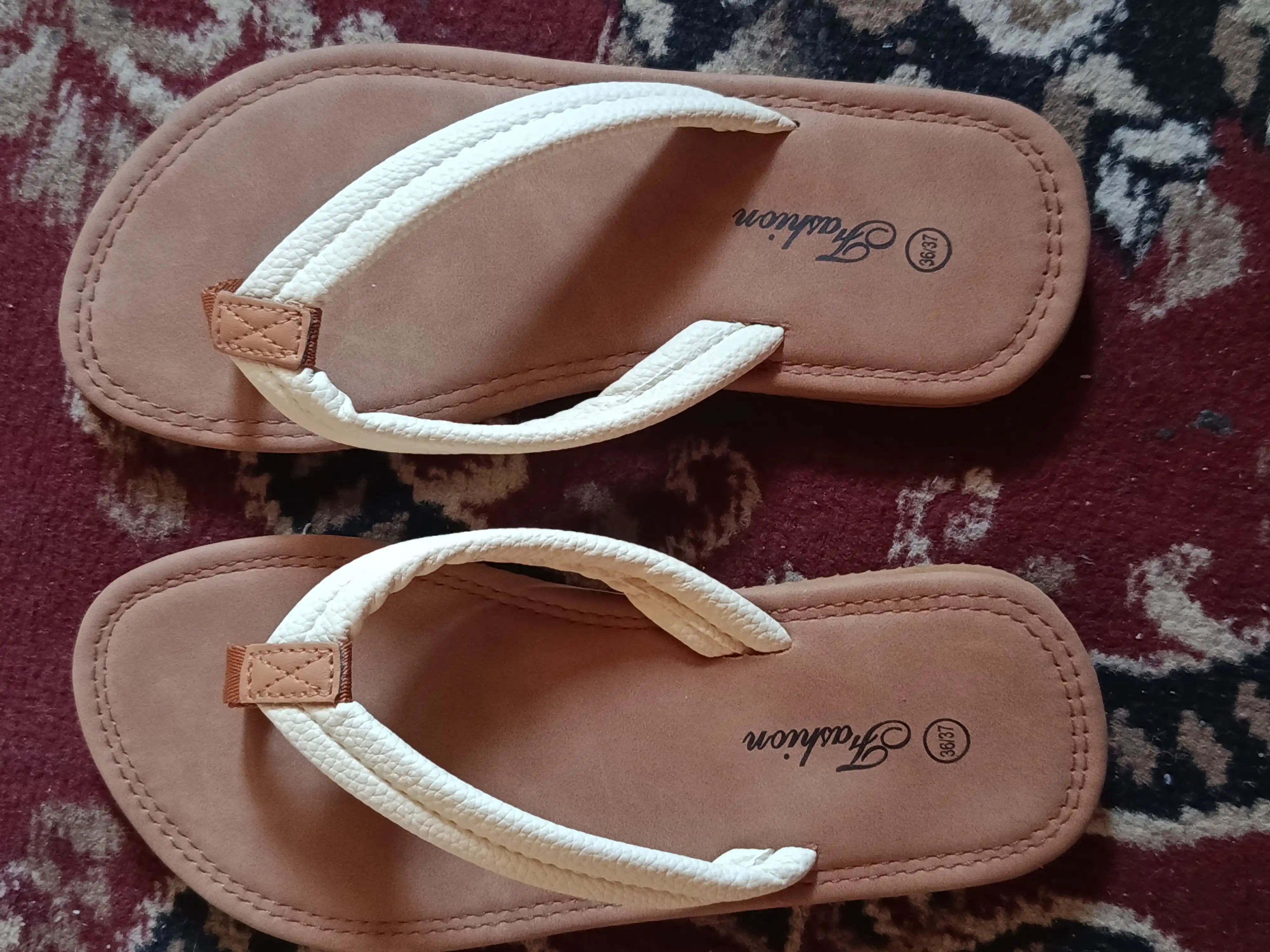 Slanslar ayollar uchun, yozgi plyaj uchun shippaklar