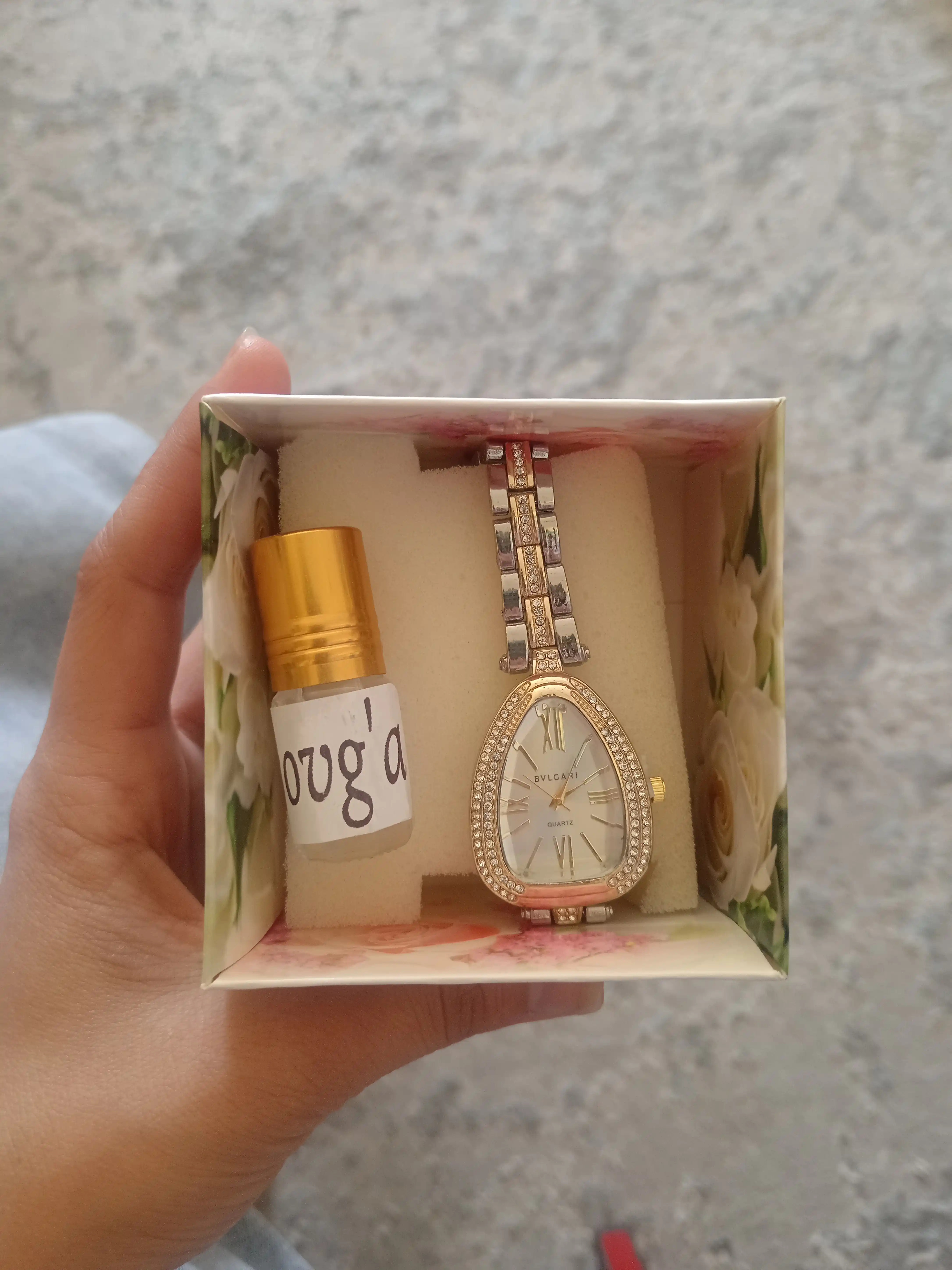 Ayollar soati, kvars mexanizmi, sovg‘a qutisidagi ayollar uchun BVLGARI qo‘l soati