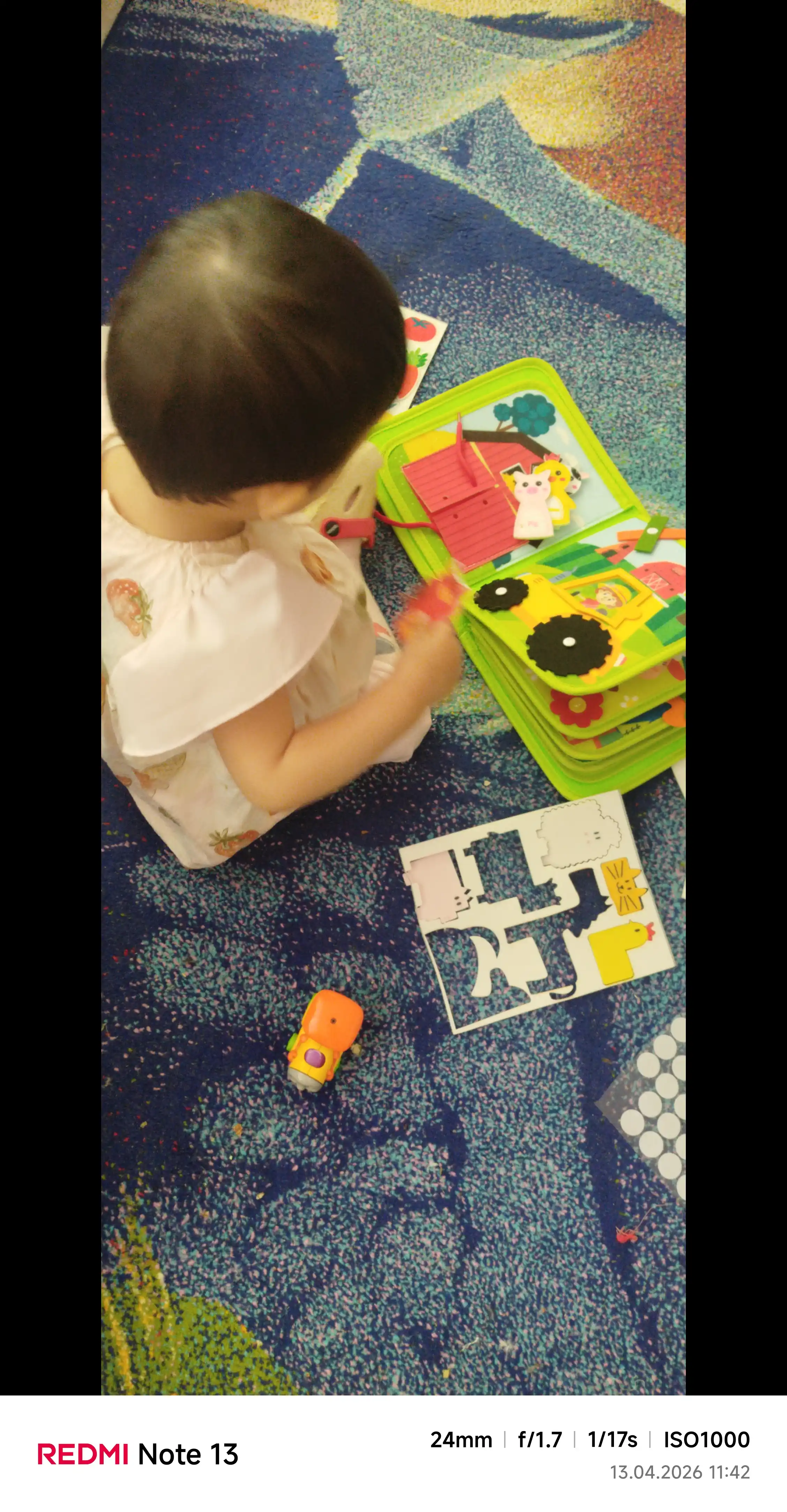 1 yoshdan boshlab bolalarga mo`ljallangan, fetrdan tayyorlangan bizibord kitobi