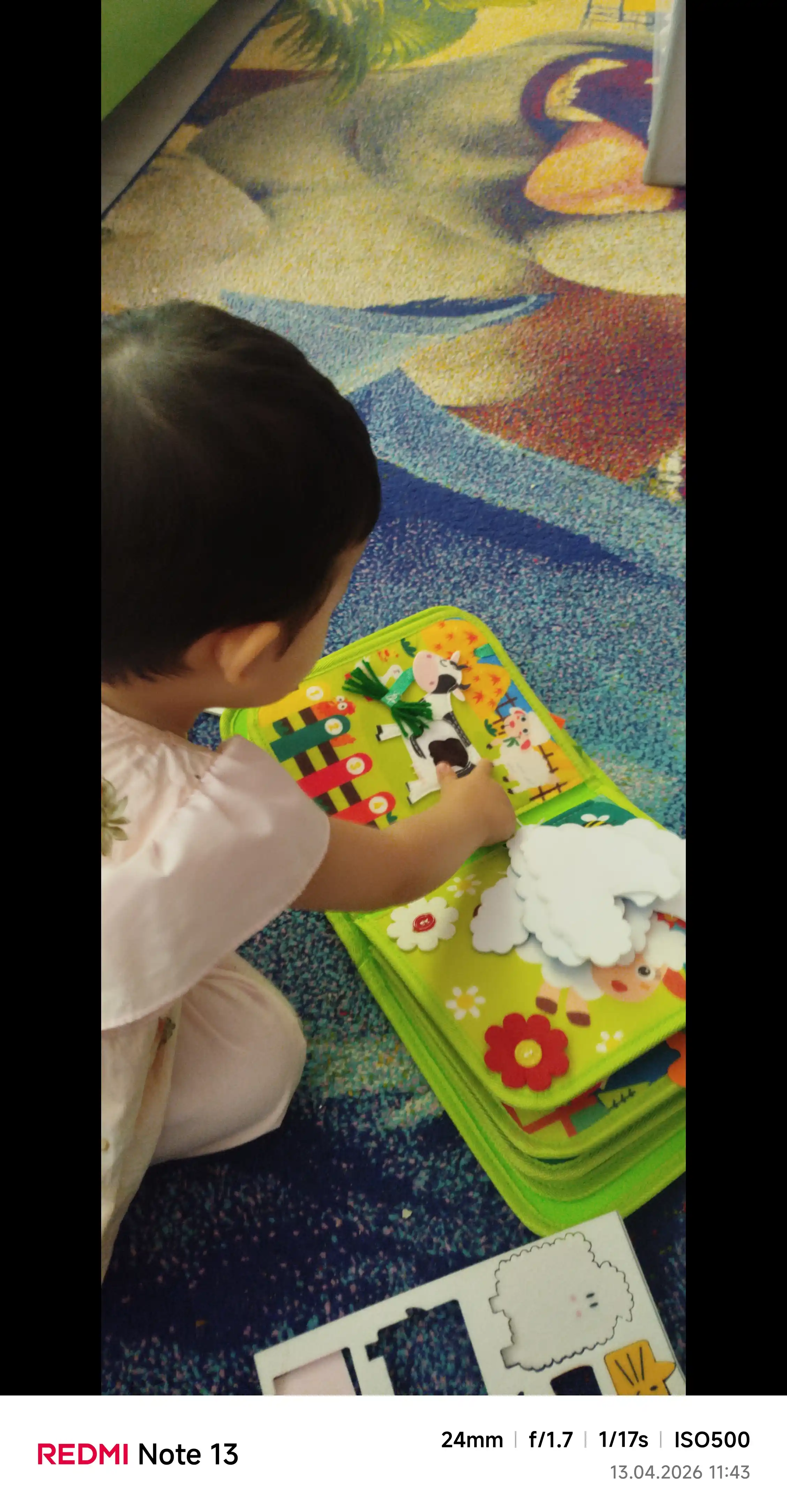 1 yoshdan boshlab bolalarga mo`ljallangan, fetrdan tayyorlangan bizibord kitobi