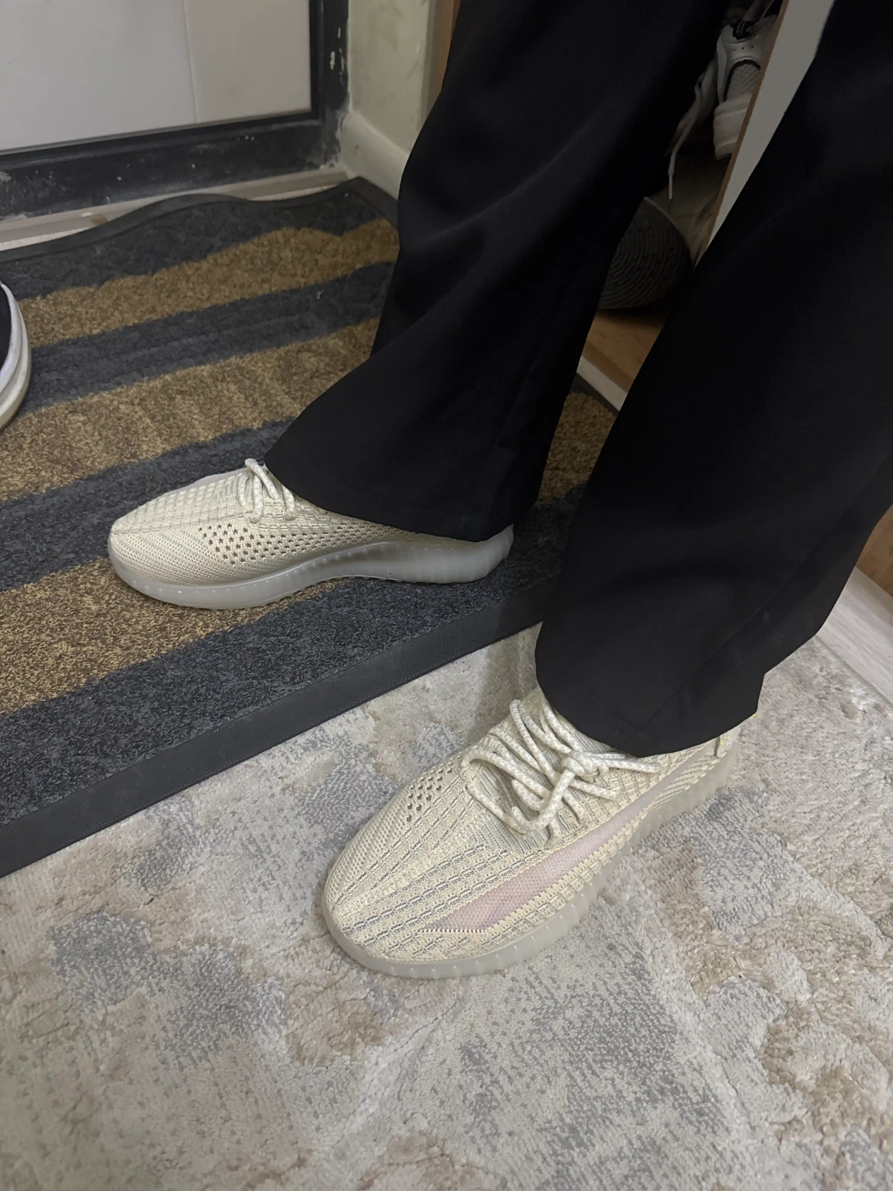 Кроссовки в стиле Yeezy для мальчиков и девочек, лёгкие и стильные