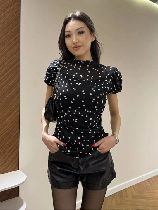 Ayollar uchun shifon matosidan, har xil bosmali bluzka