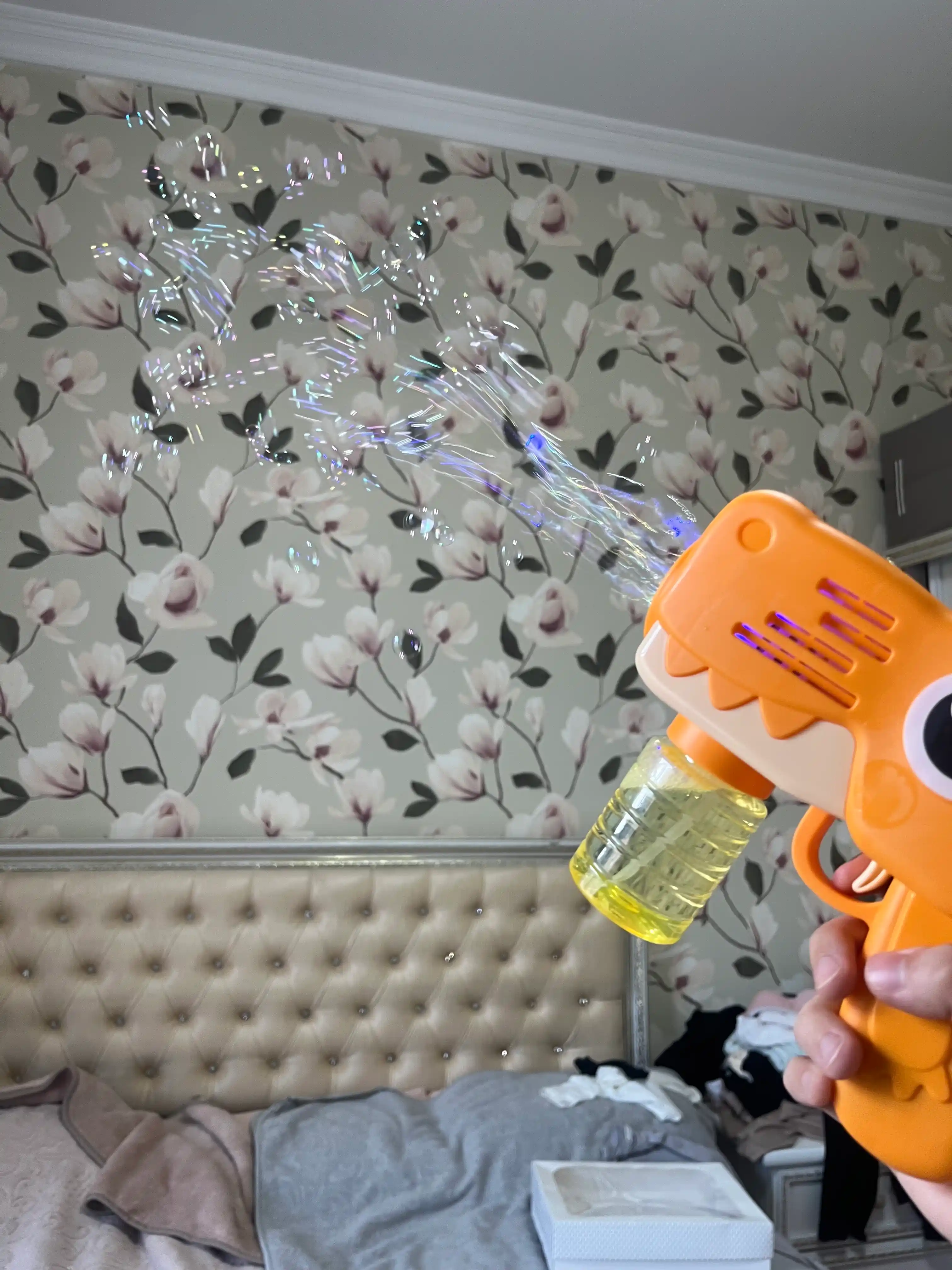 Sovun pufaklari generatori bolalar uchun, batareyali BUBBLE GUN