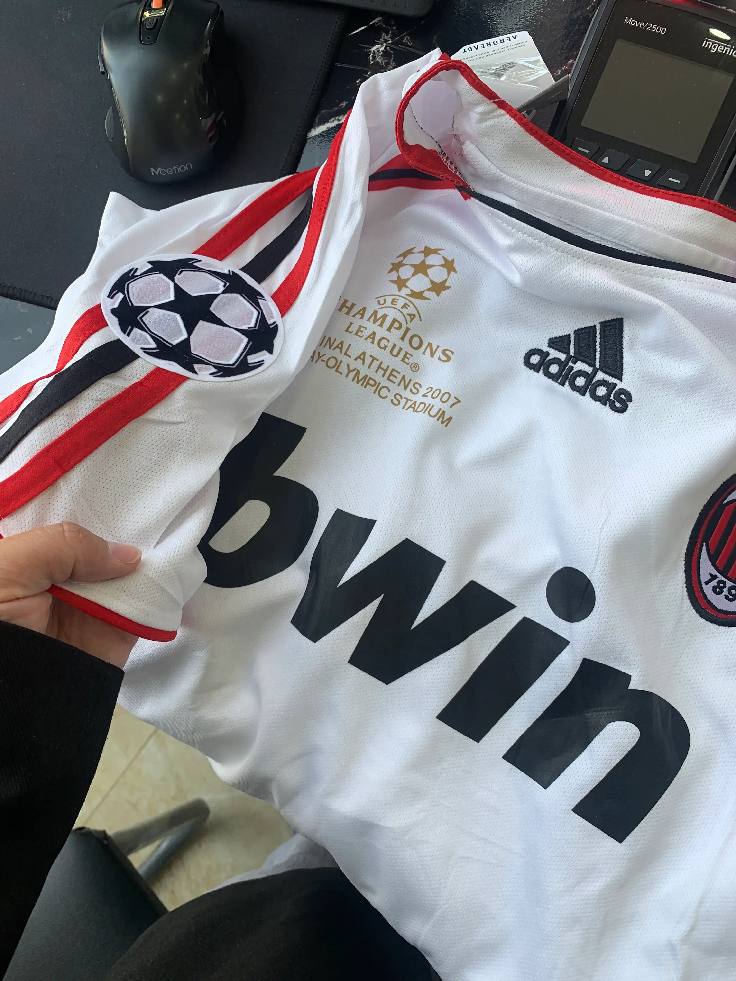 Milan, "Real Madrid", "Barselona", "Arsenal", "Angliya" retro futbol formalari