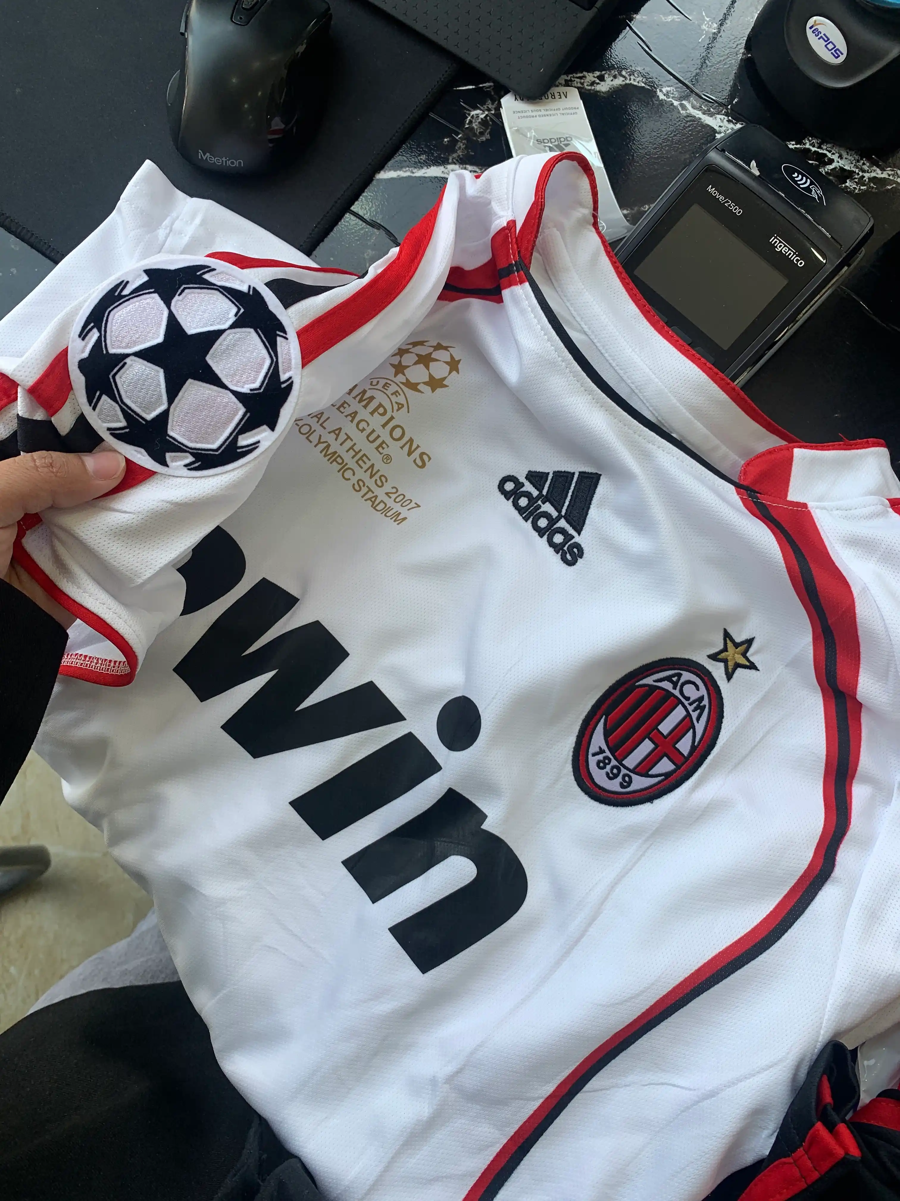 Milan, "Real Madrid", "Barselona", "Arsenal", "Angliya" retro futbol formalari